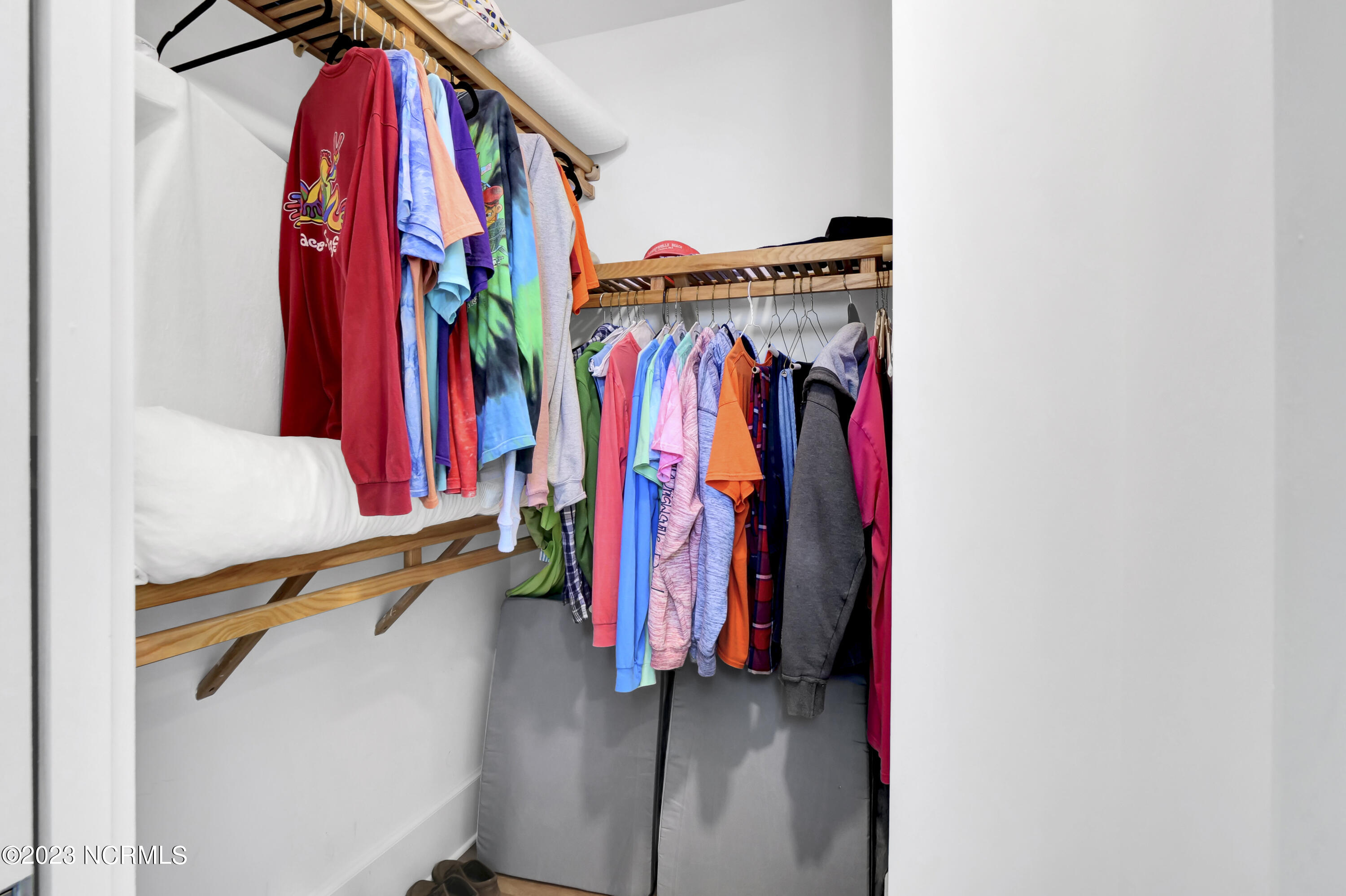 100550816 | Photo 36