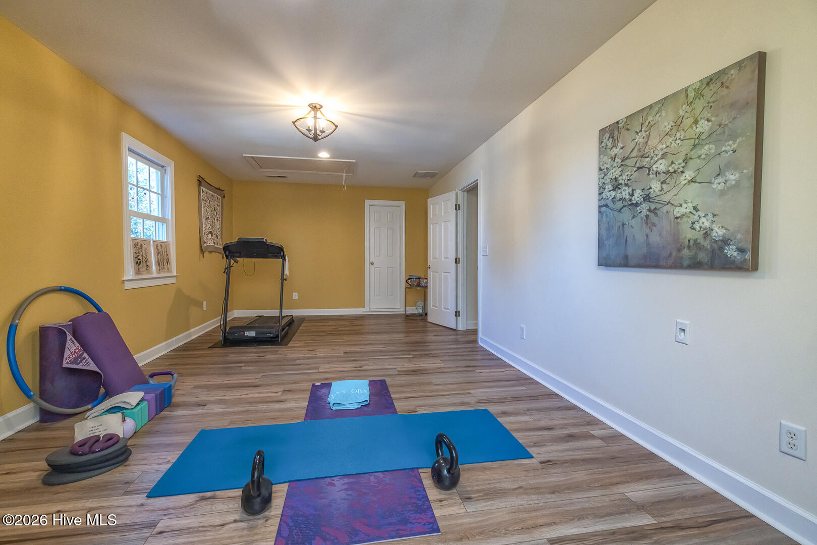 100550296 | Photo 51