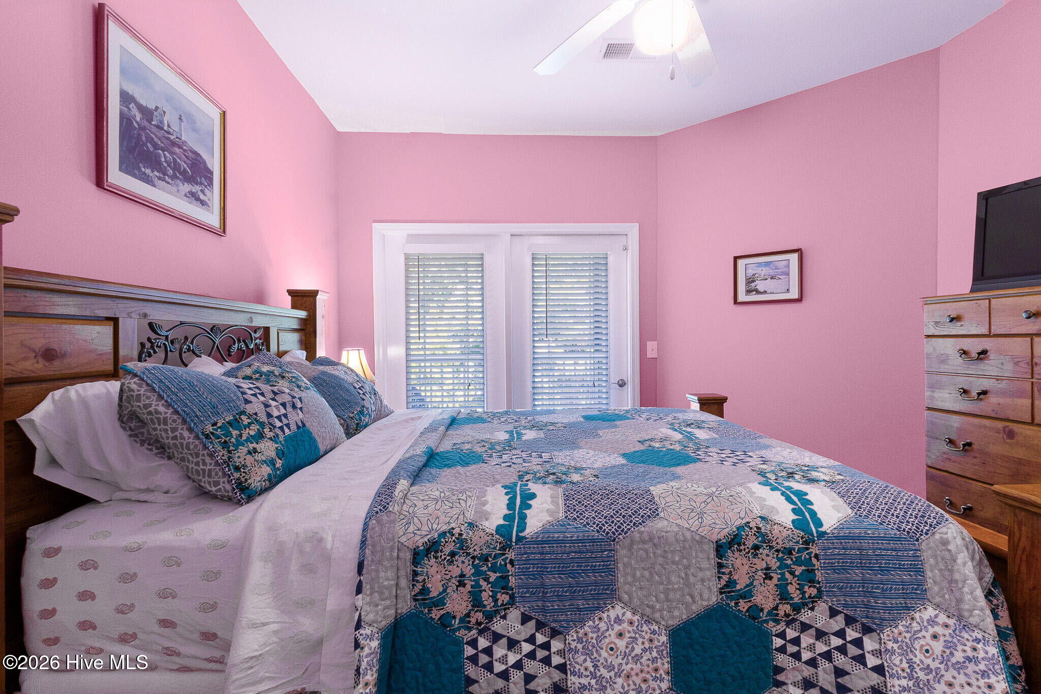 100548445 | Photo 18