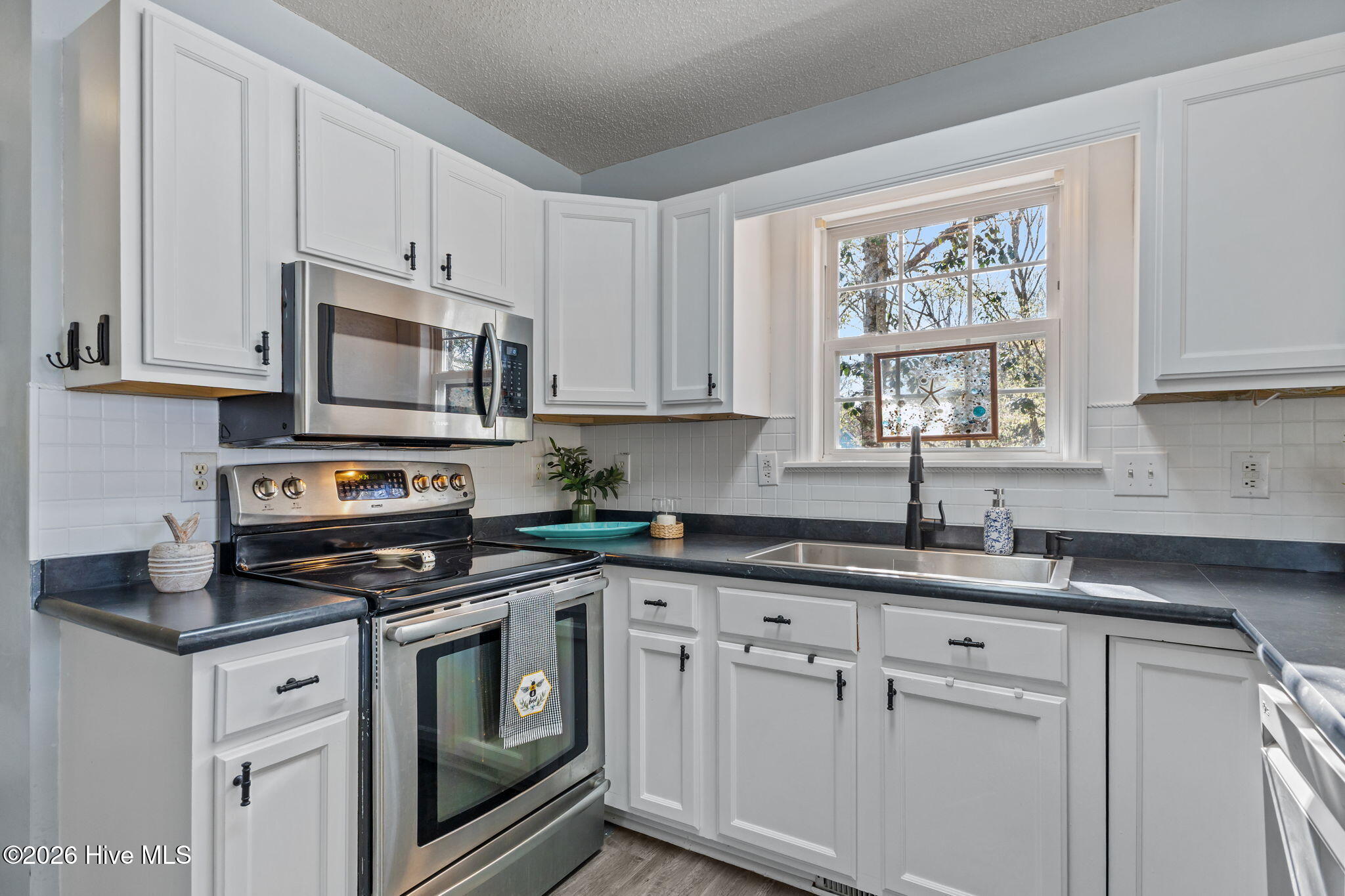 100561446 | Photo 14