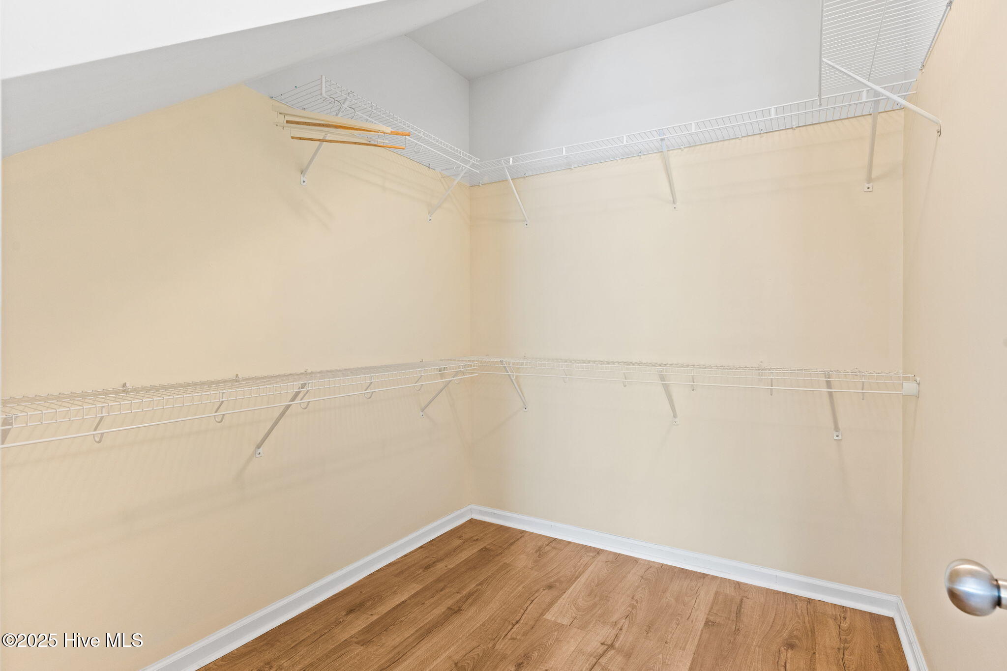 100529406 | Photo 29