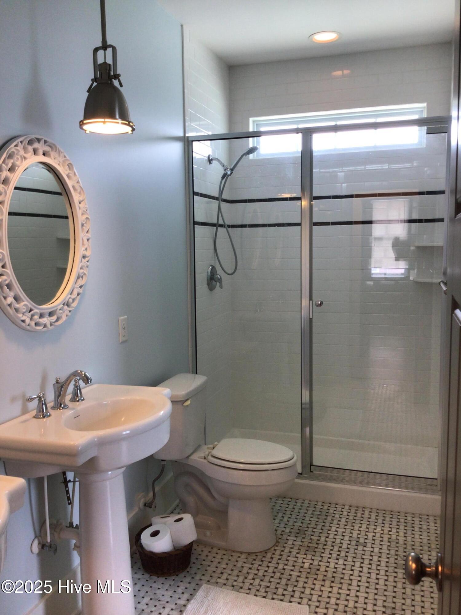 100508698 | Photo 24