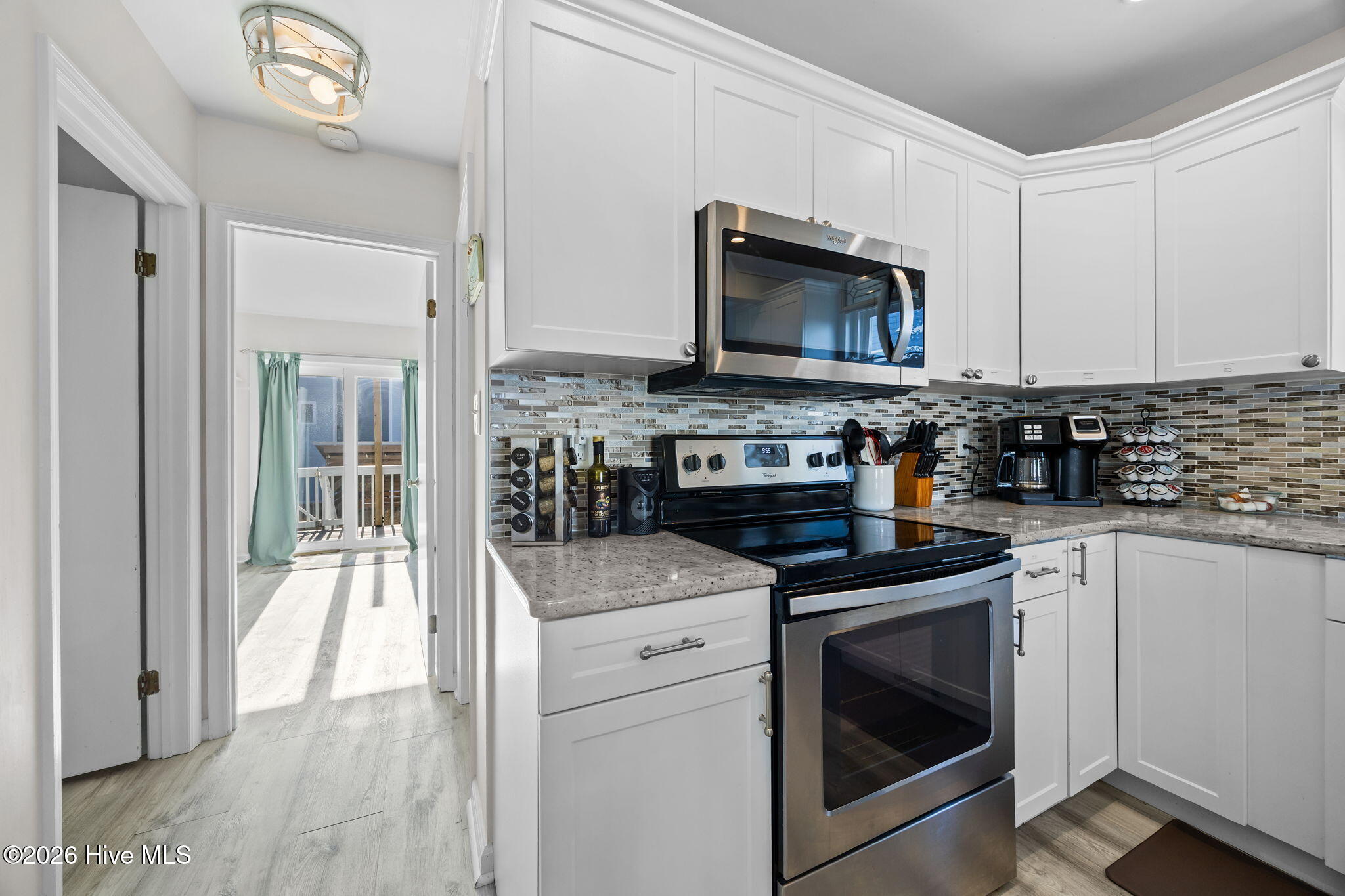 100552001 | Photo 29