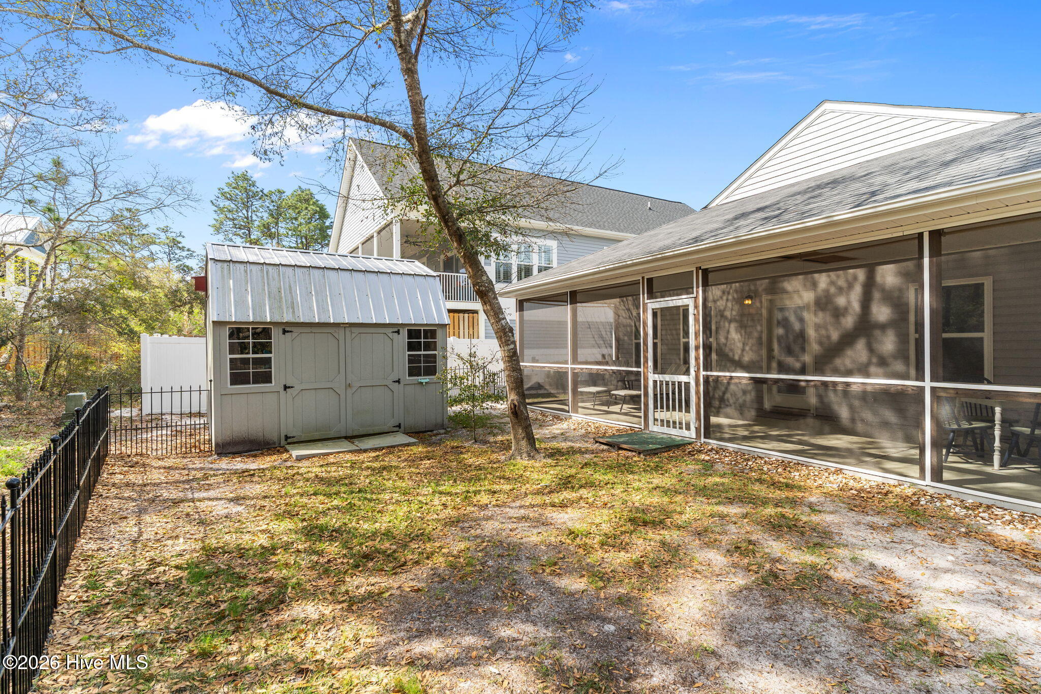 100564480 | Photo 43