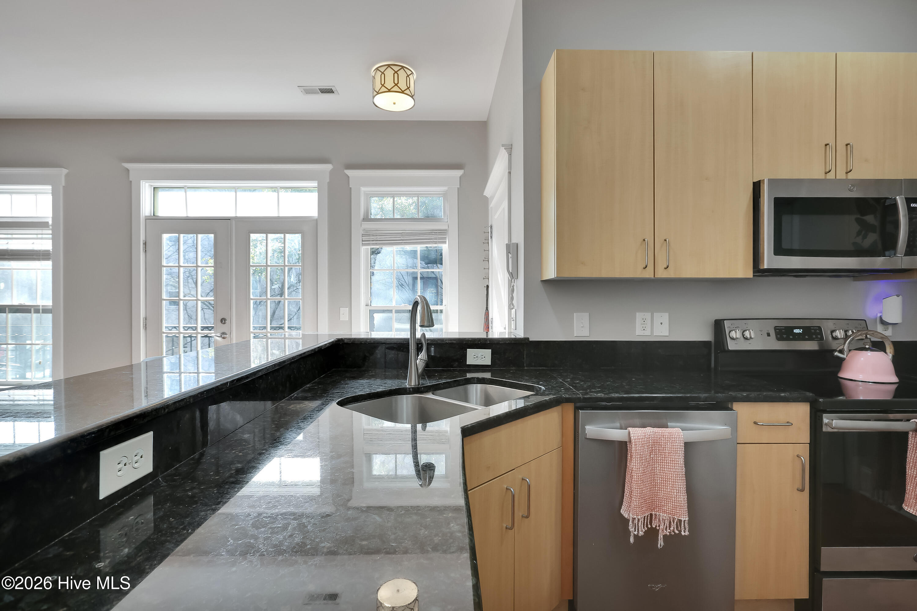 100553344 | Photo 12