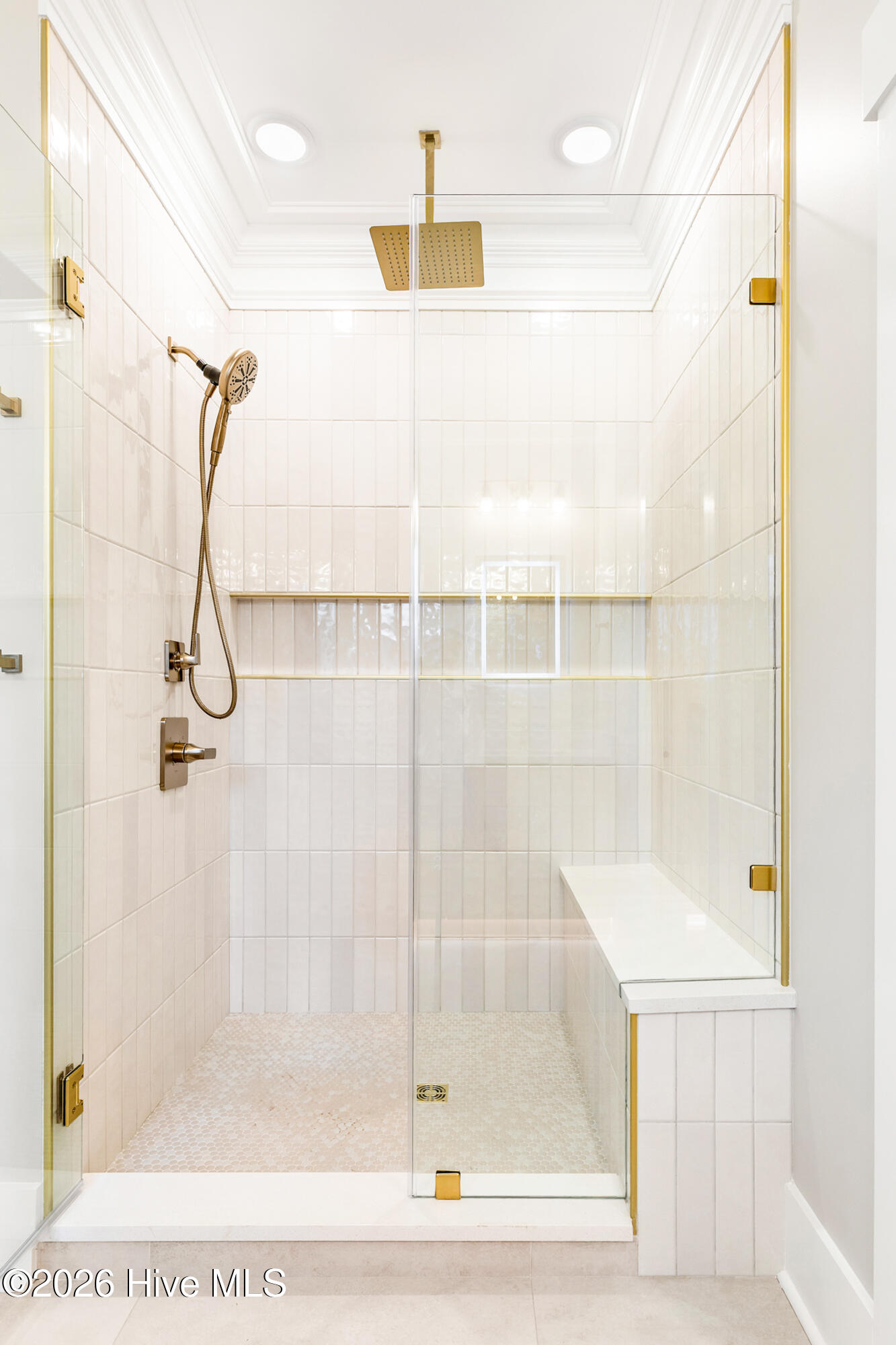 100516902 | Photo 38