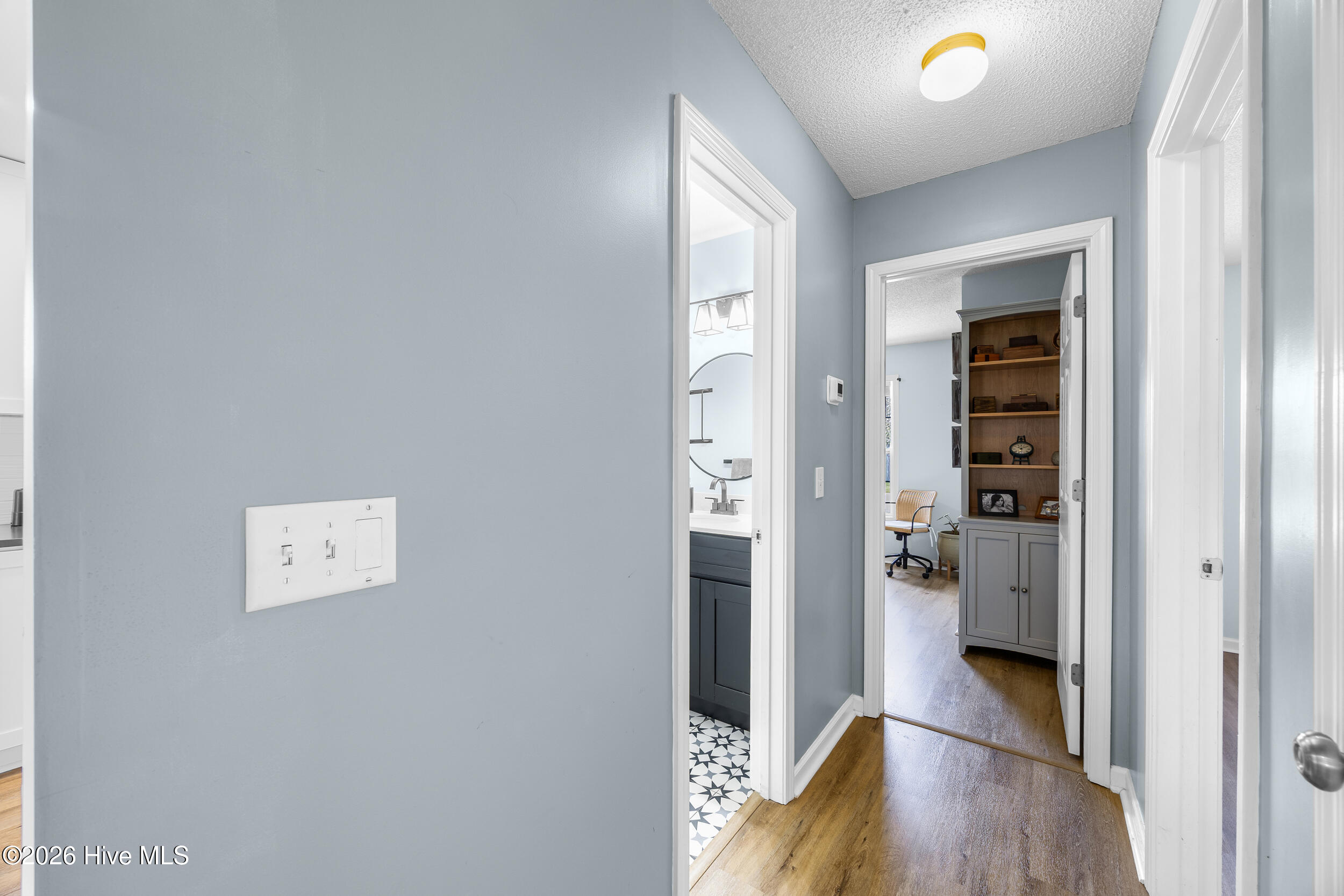 100562673 | Photo 16