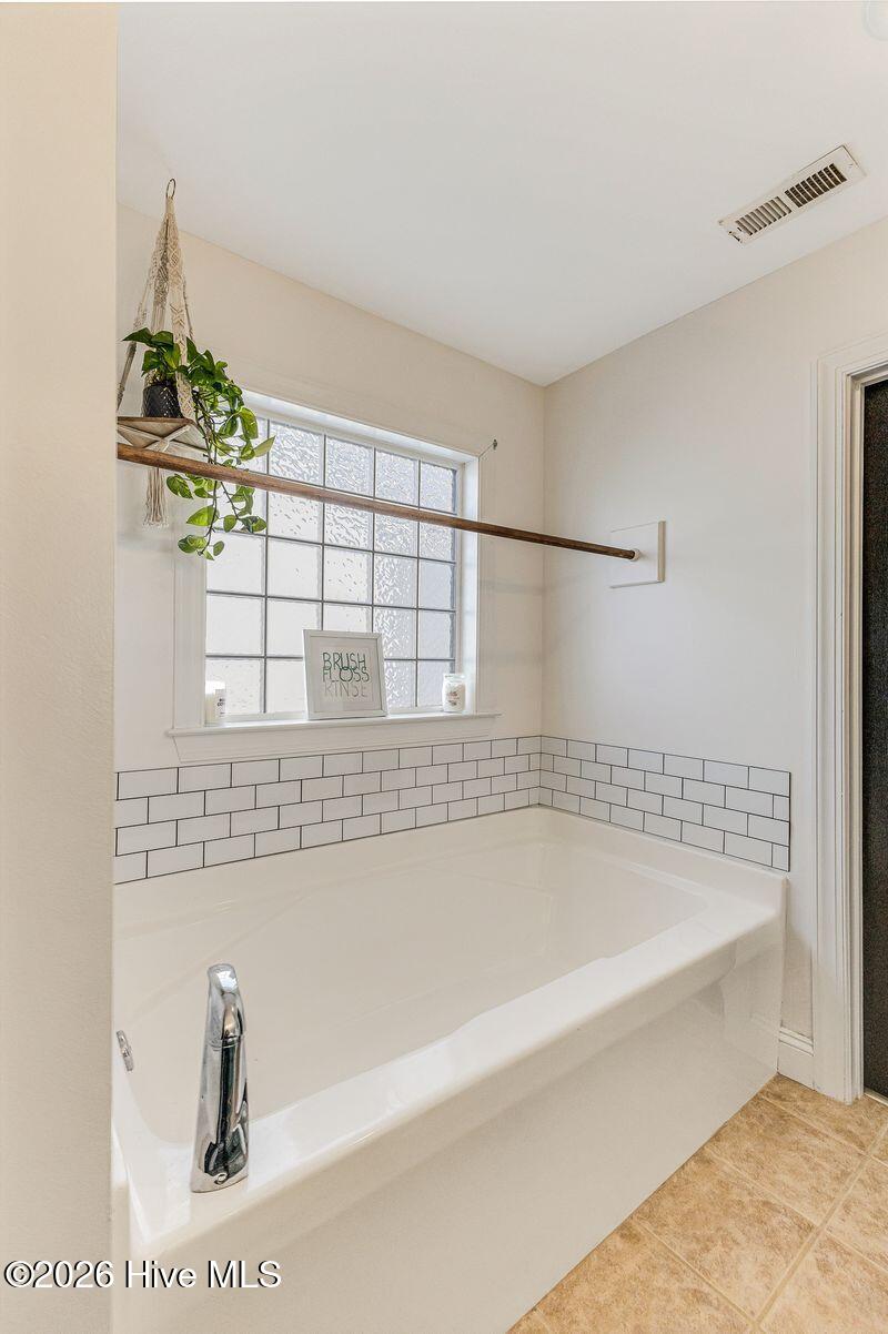 100548177 | Photo 14