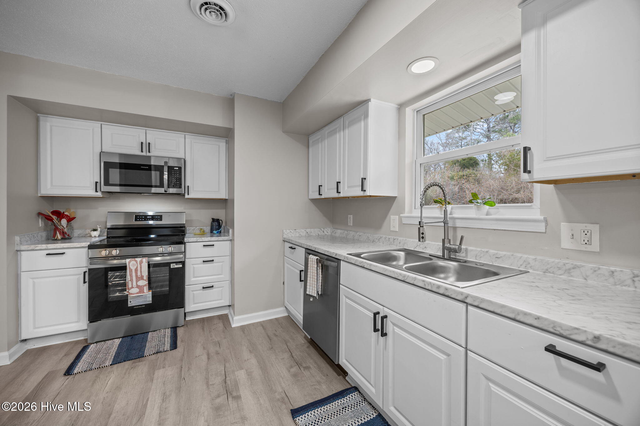 100552306 | Photo 11