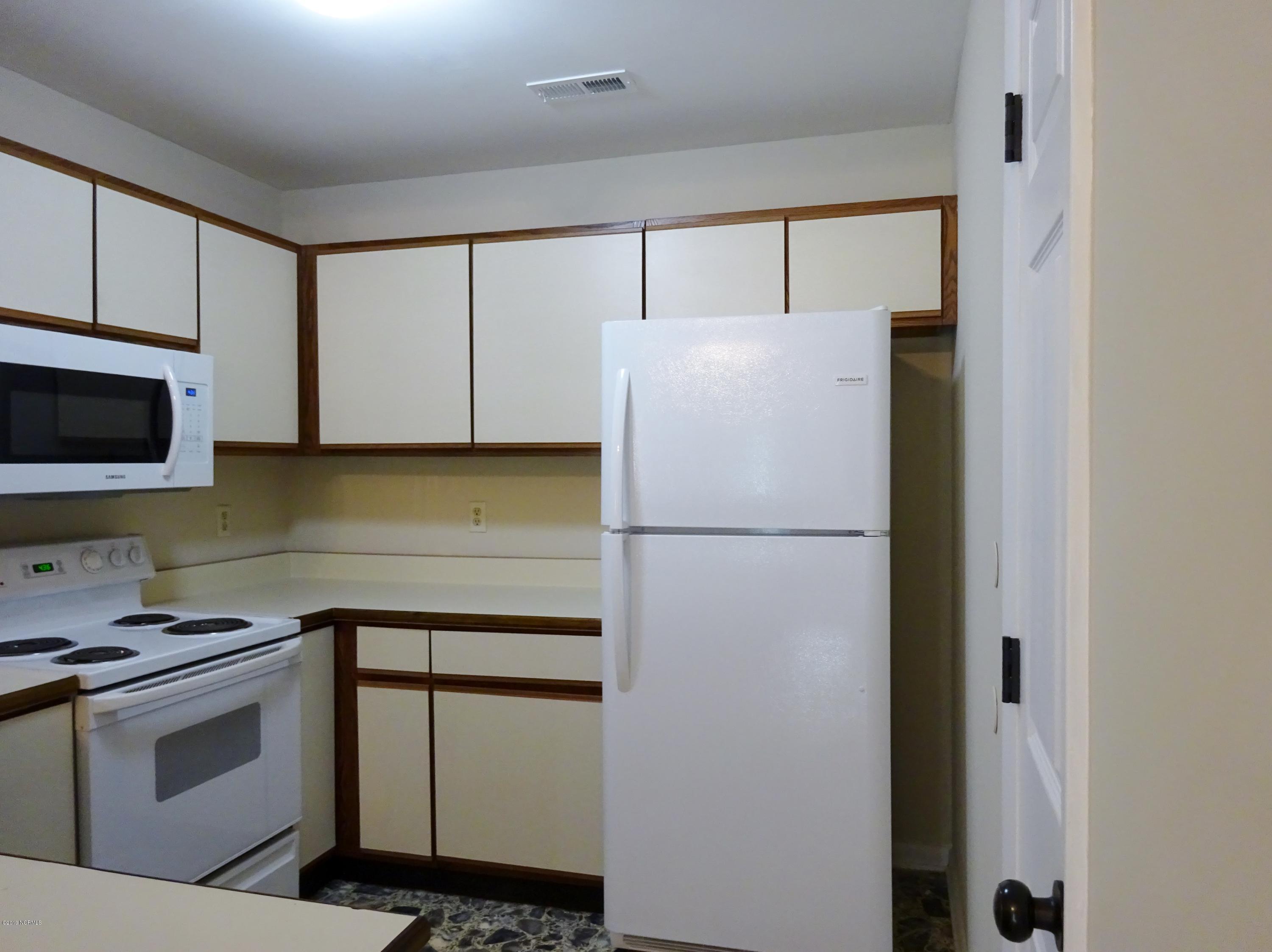 100560130 | Photo 10