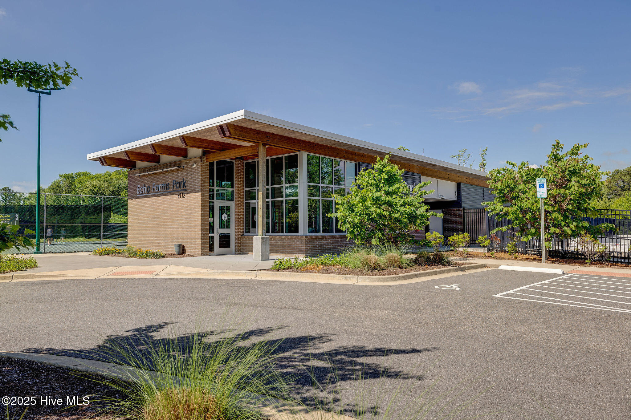 100538895 | Photo 49