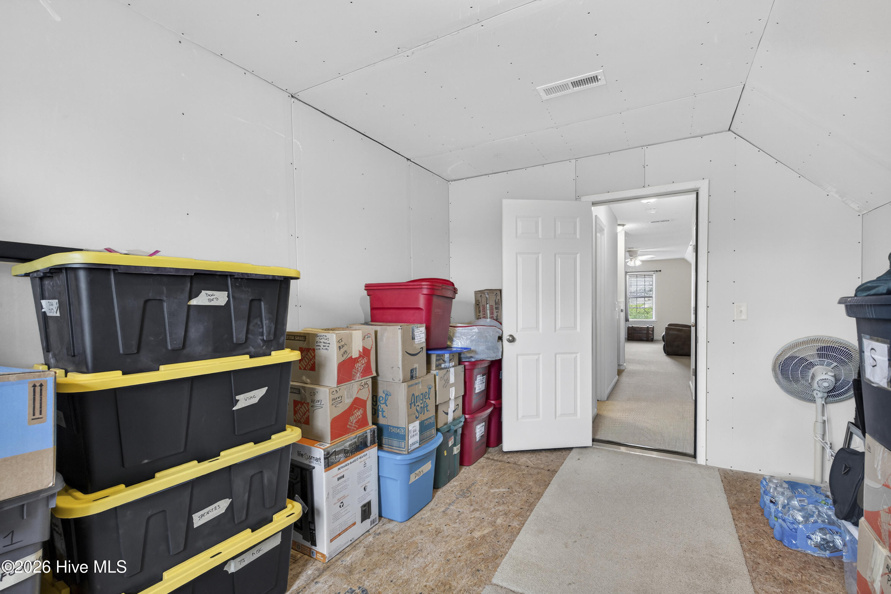 100565097 | Photo 30