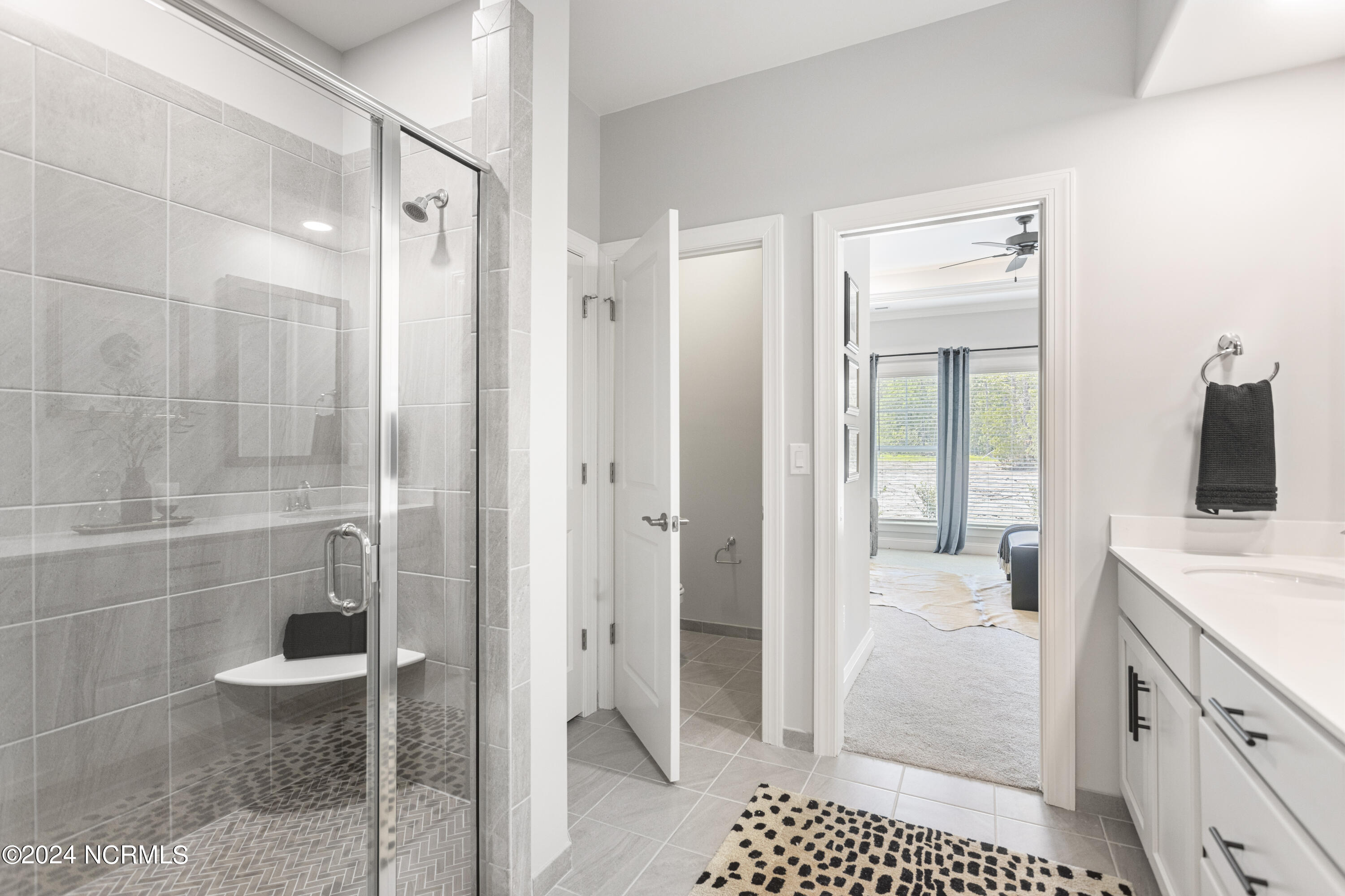 100568554 | Photo 38