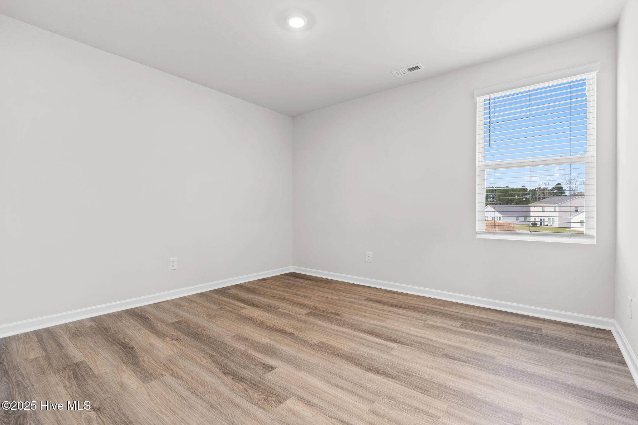 100551809 | Photo 23