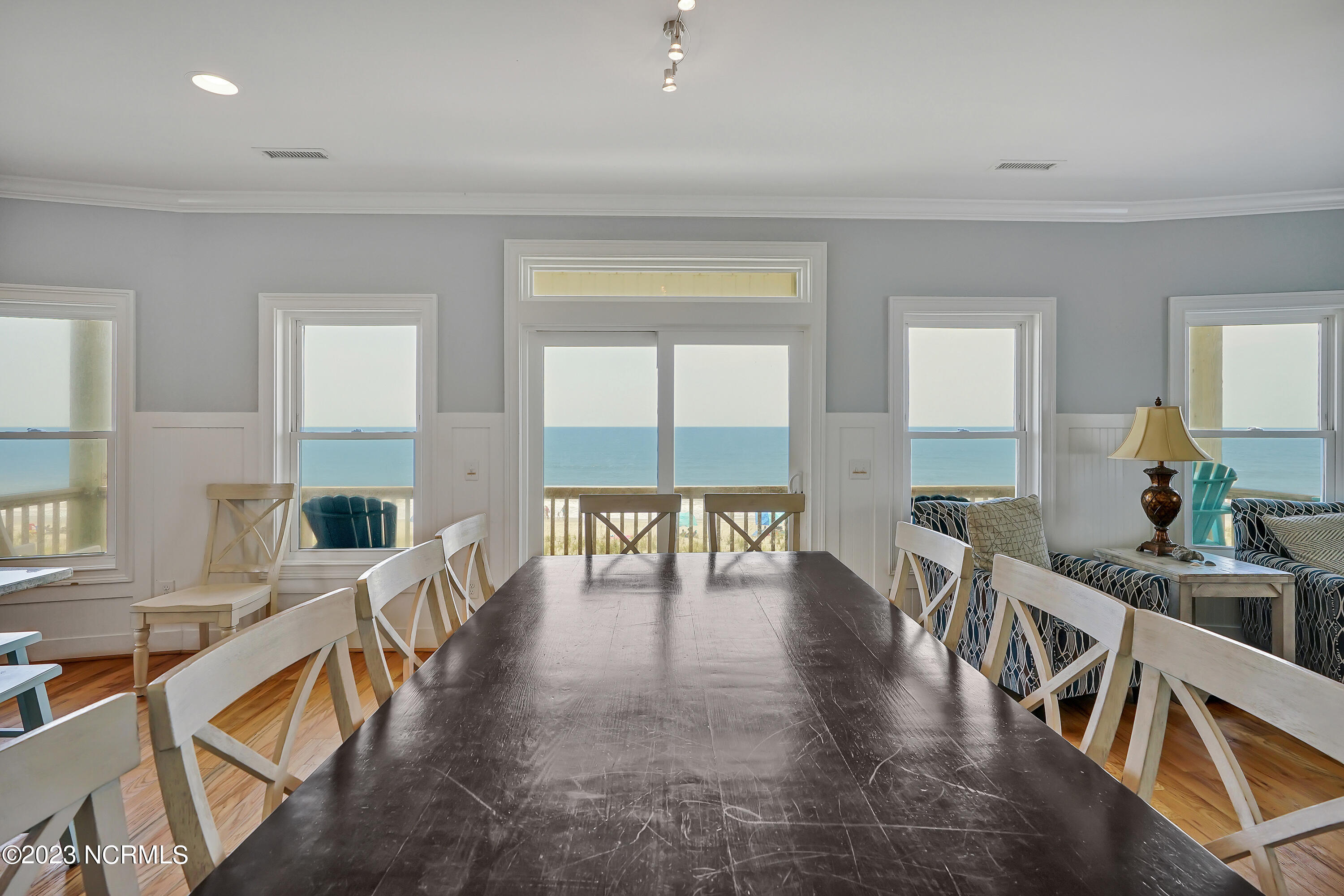 100558730 | Photo 15