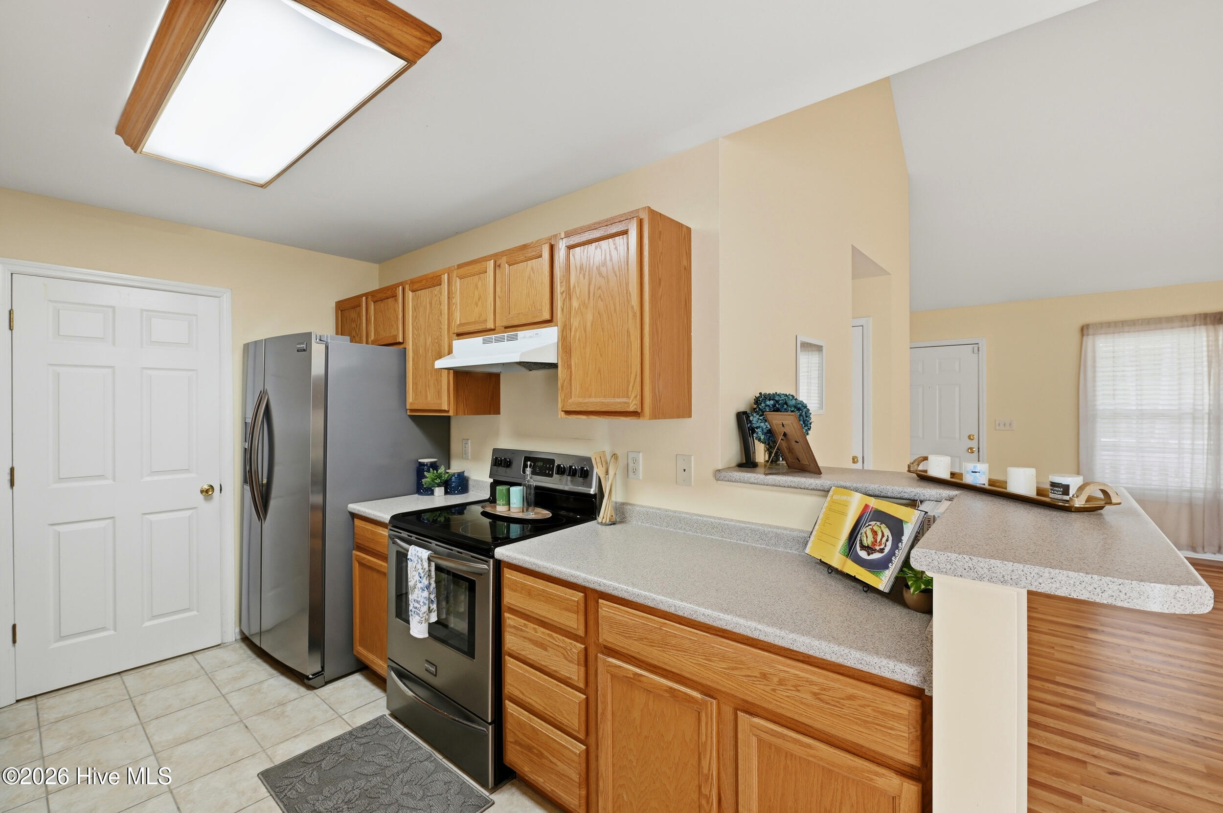 100562256 | Photo 14