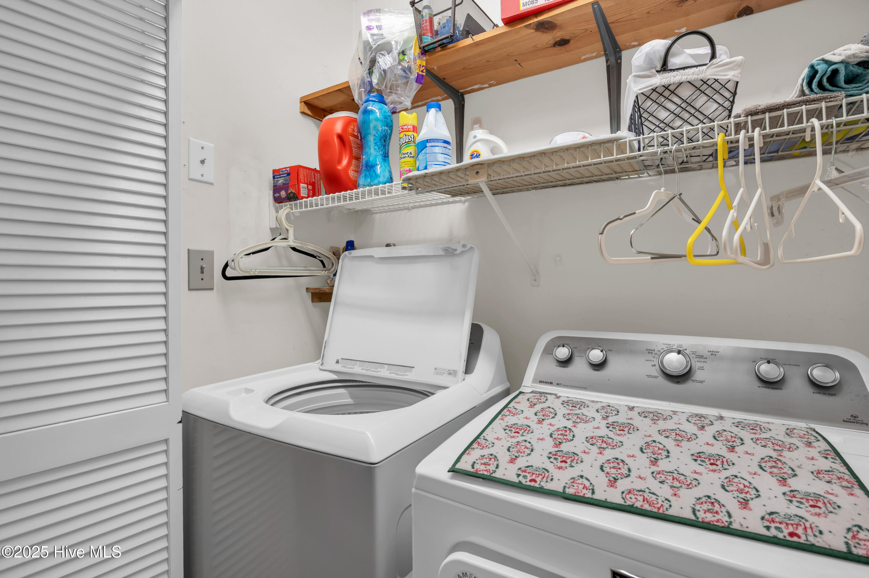 100546330 | Photo 26