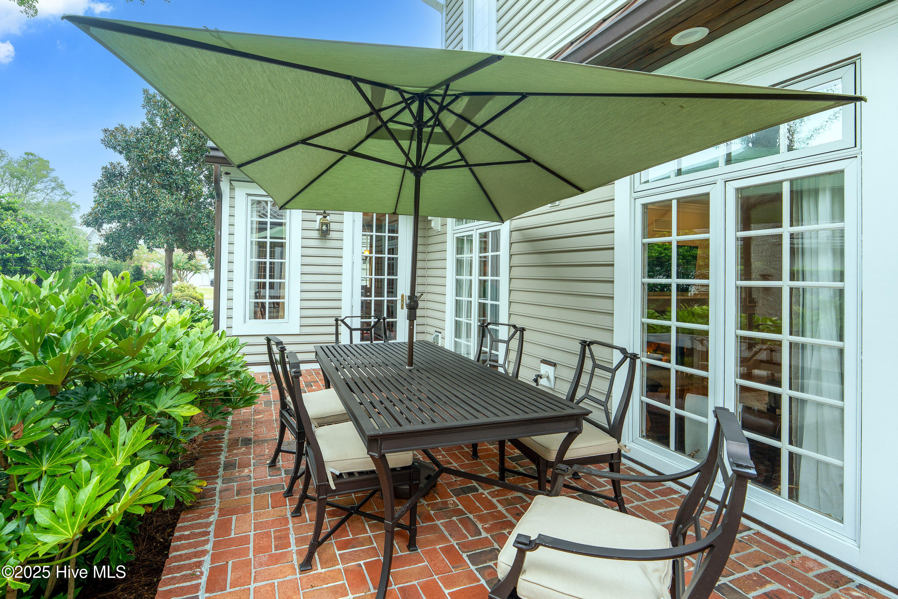 100530857 | Photo 63