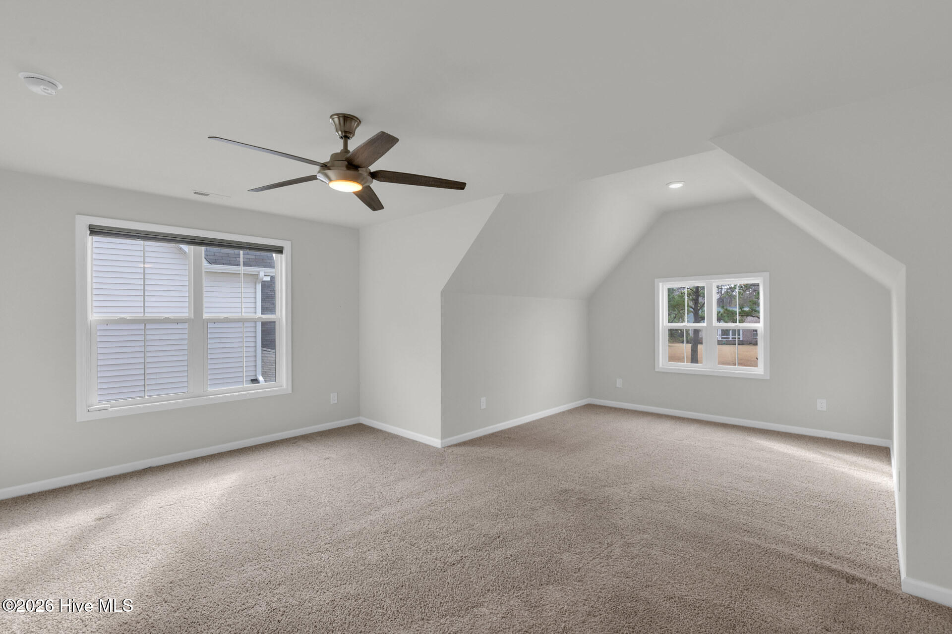 100549355 | Photo 25