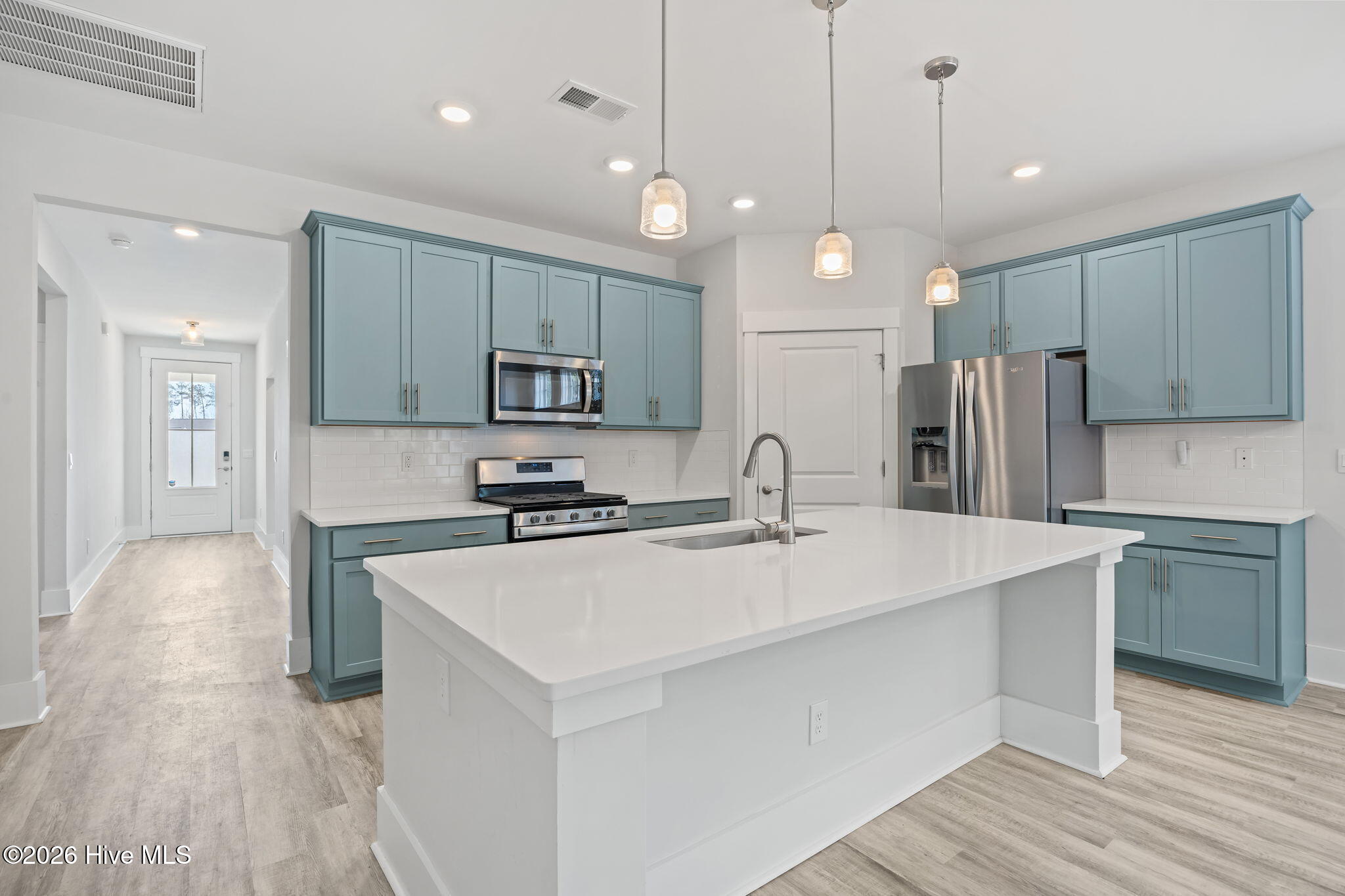 100563130 | Photo 18