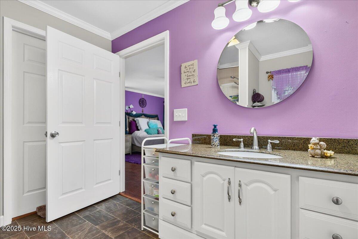 100535410 | Photo 11