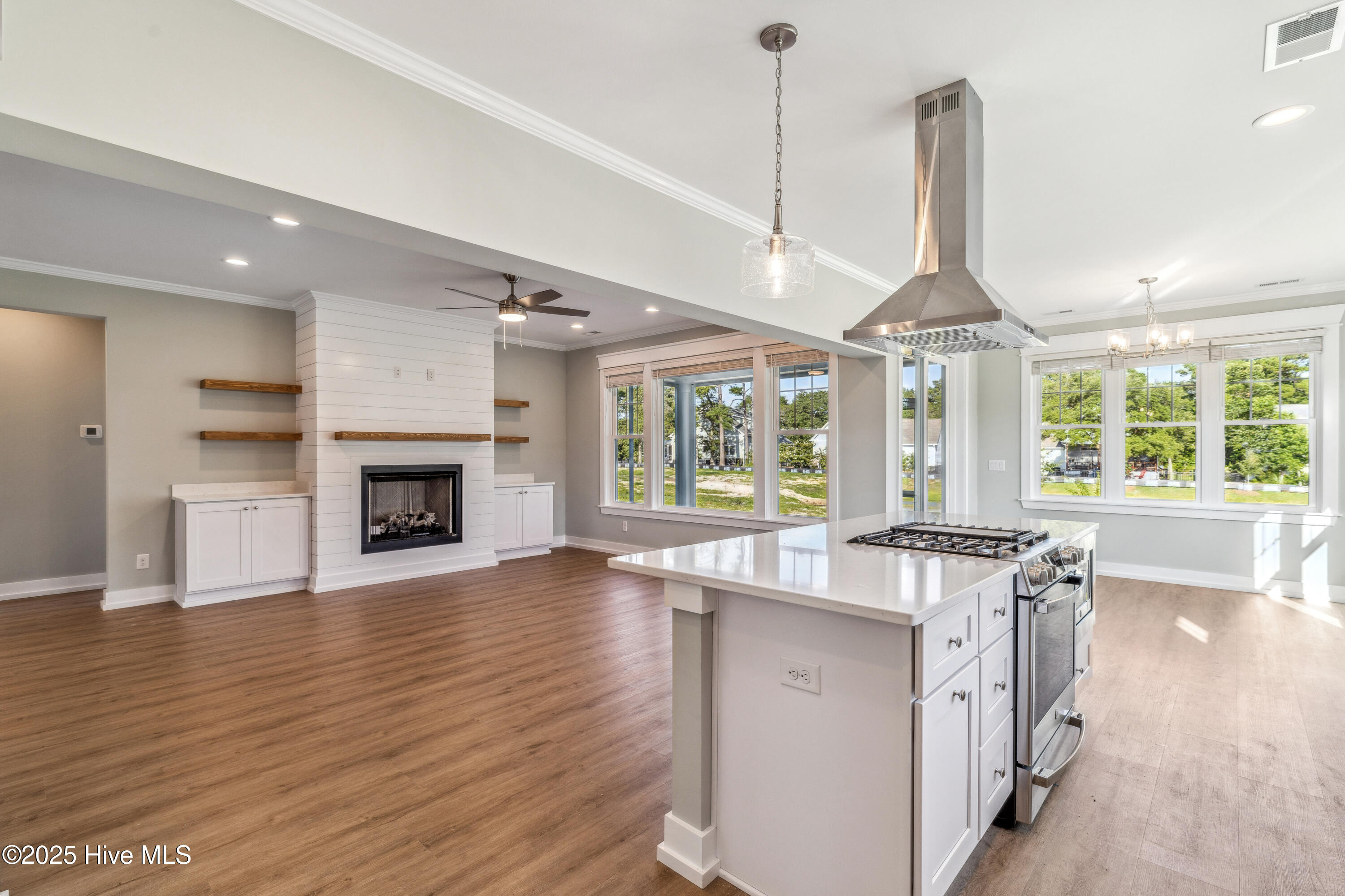 100558454 | Photo 25