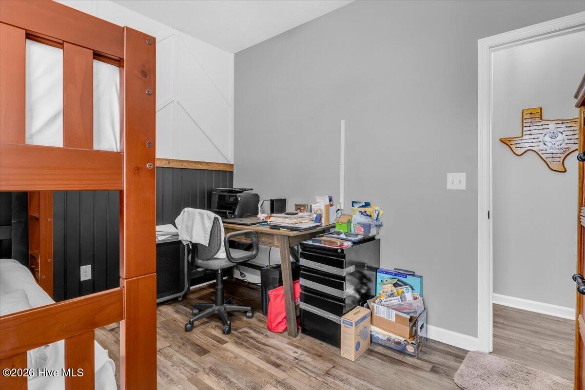 100570228 | Photo 18