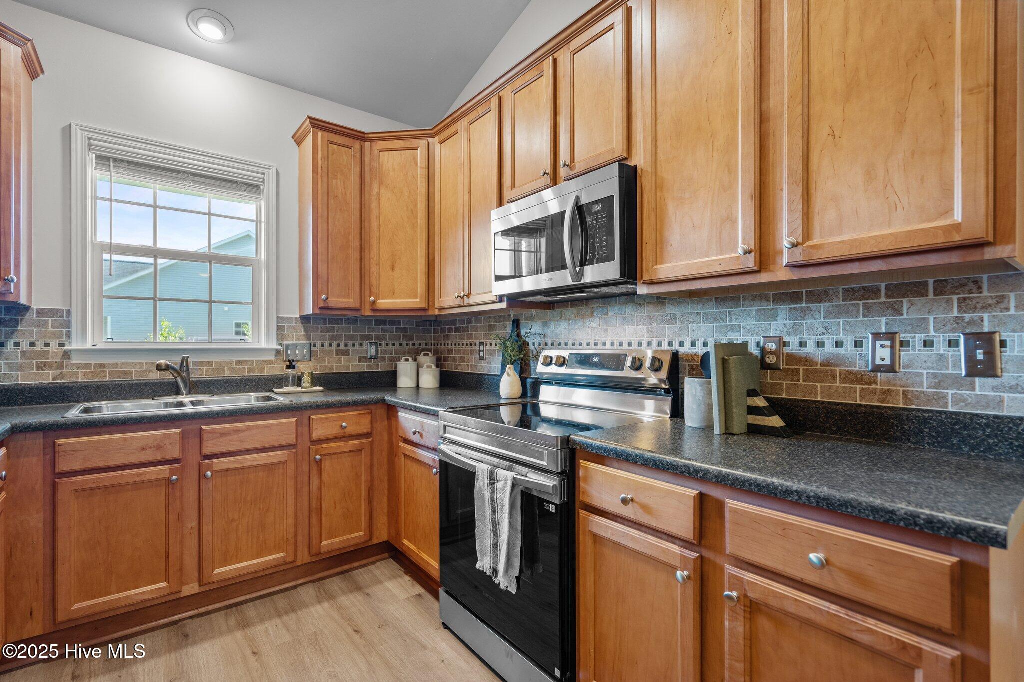 100514871 | Photo 15