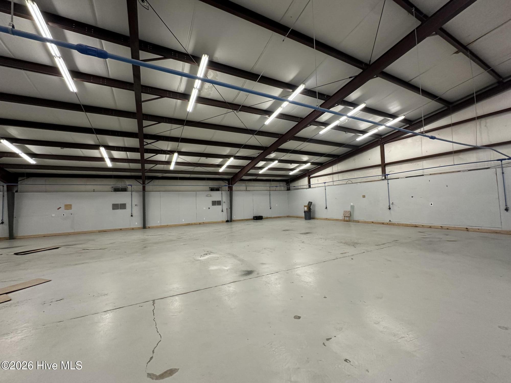 Heated and cooled warehouse