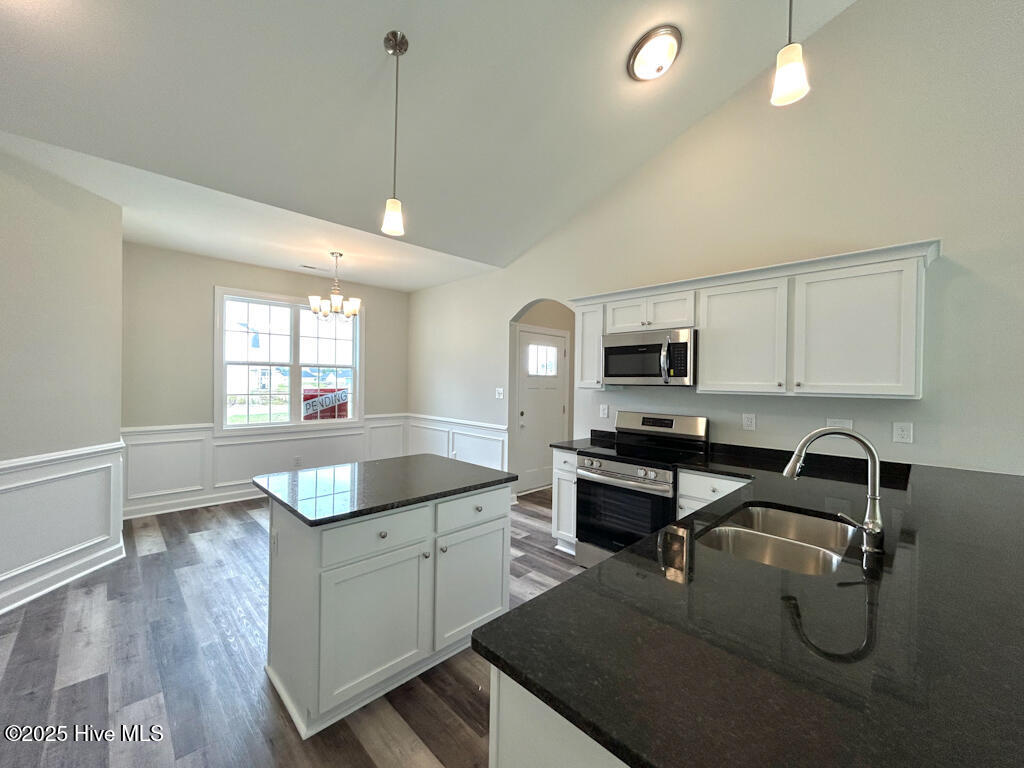 100562830 | Photo 19