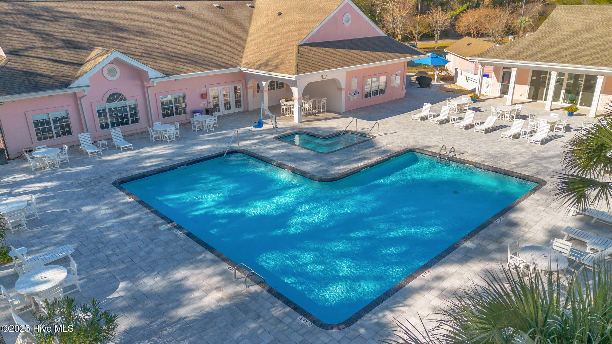 100543915 | Photo 61