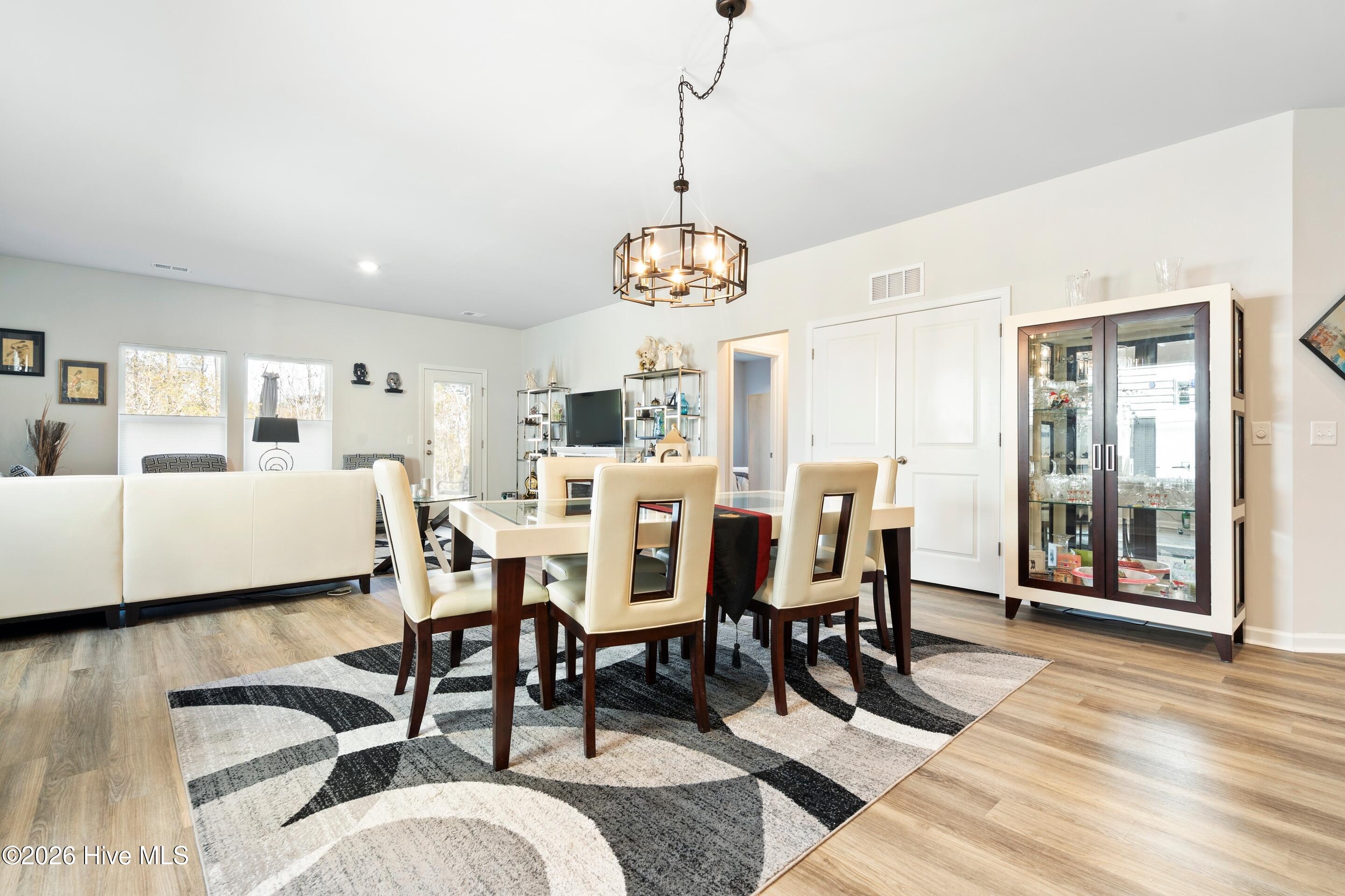 100550634 | Photo 15