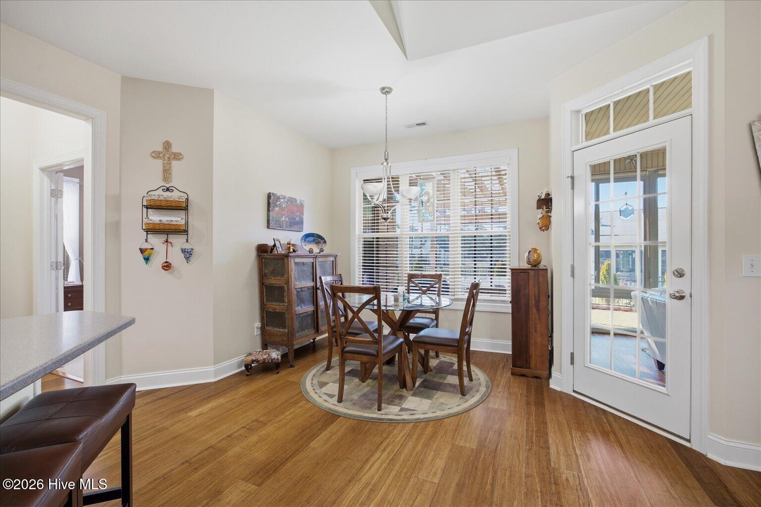 100560337 | Photo 12