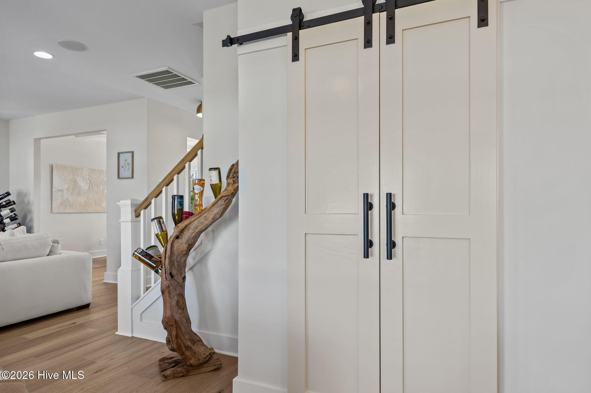 100569687 | Photo 17