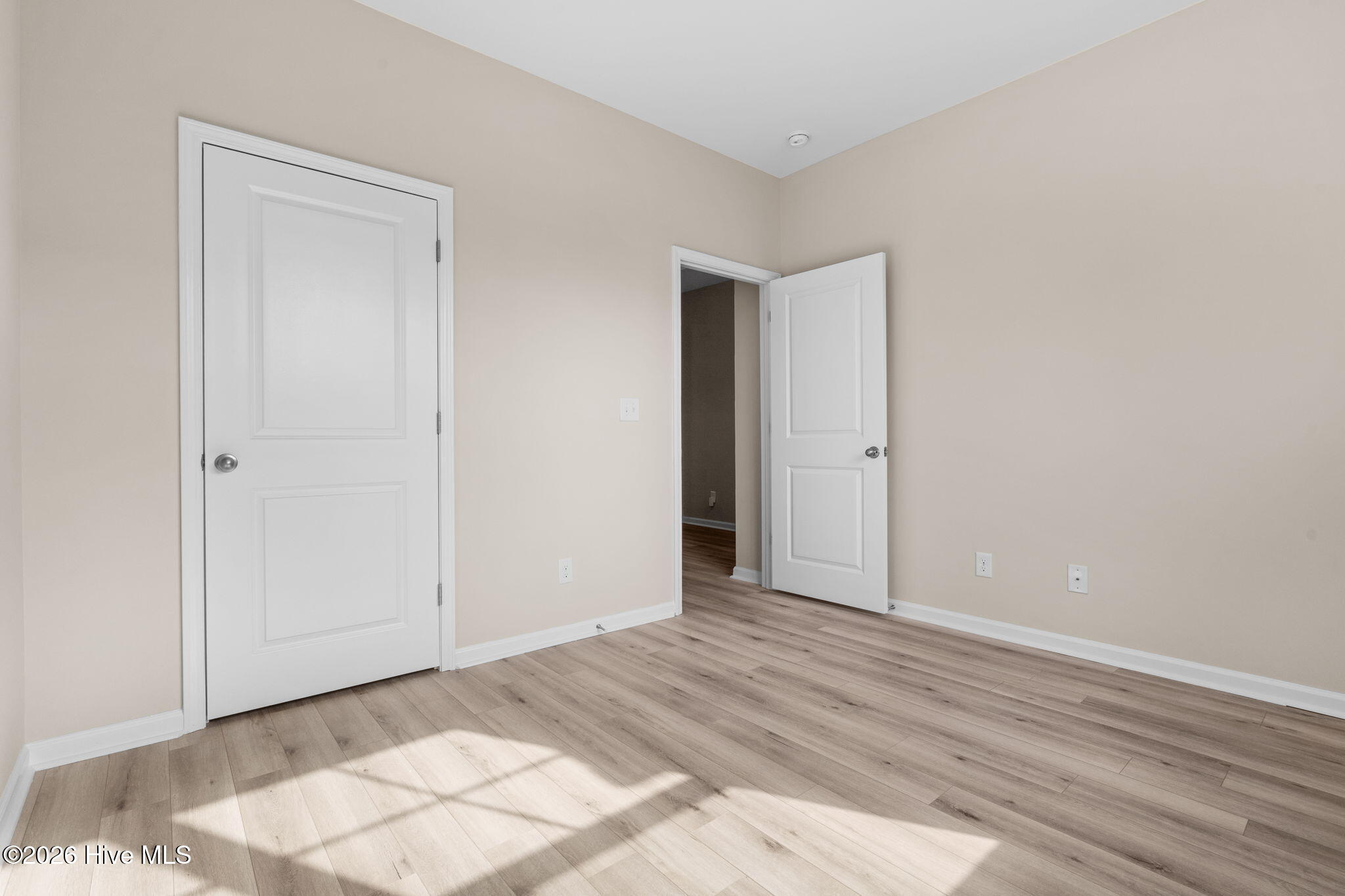 100555628 | Photo 23