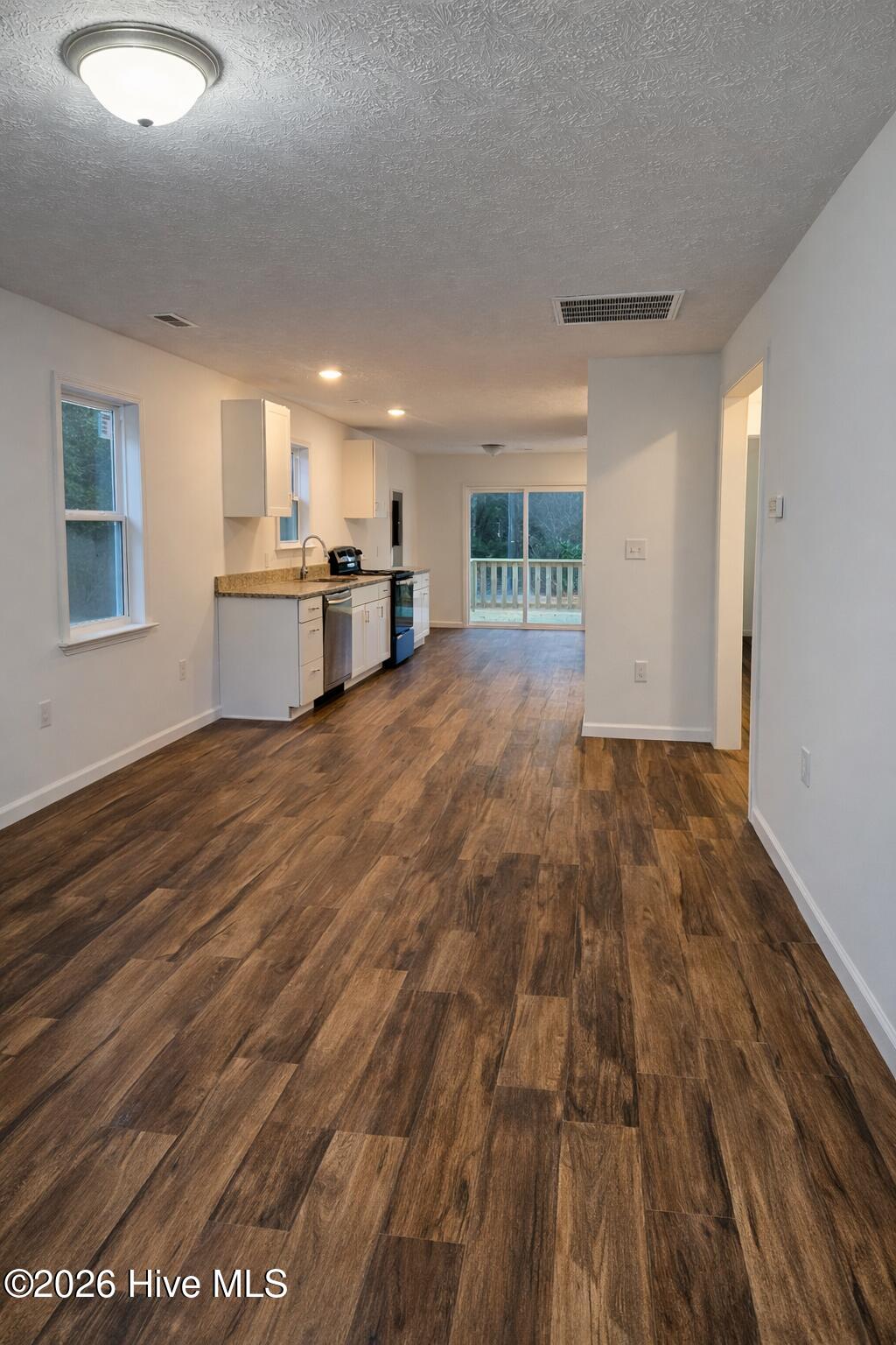 100550123 | Photo 12