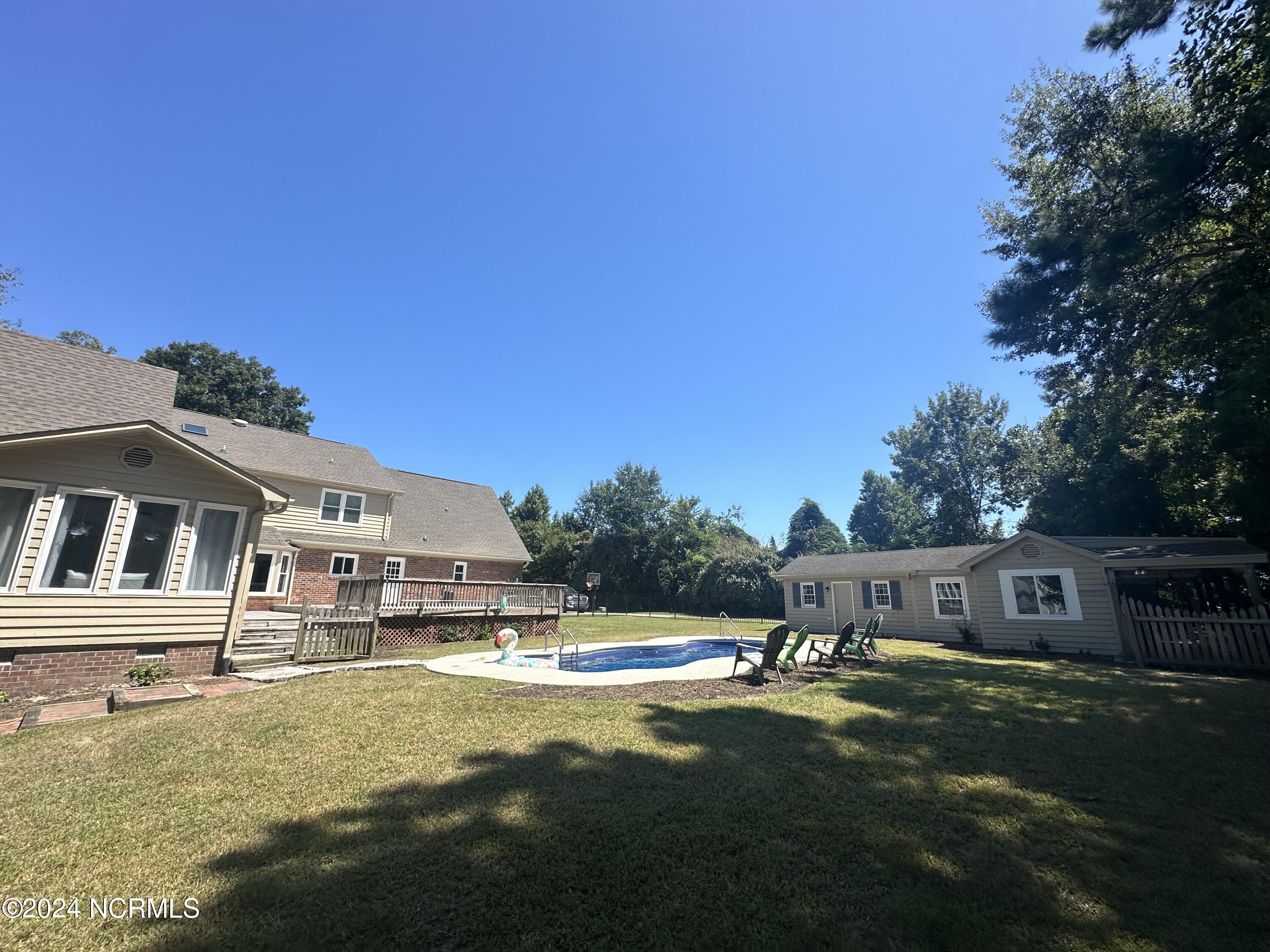 100570144 | Photo 51