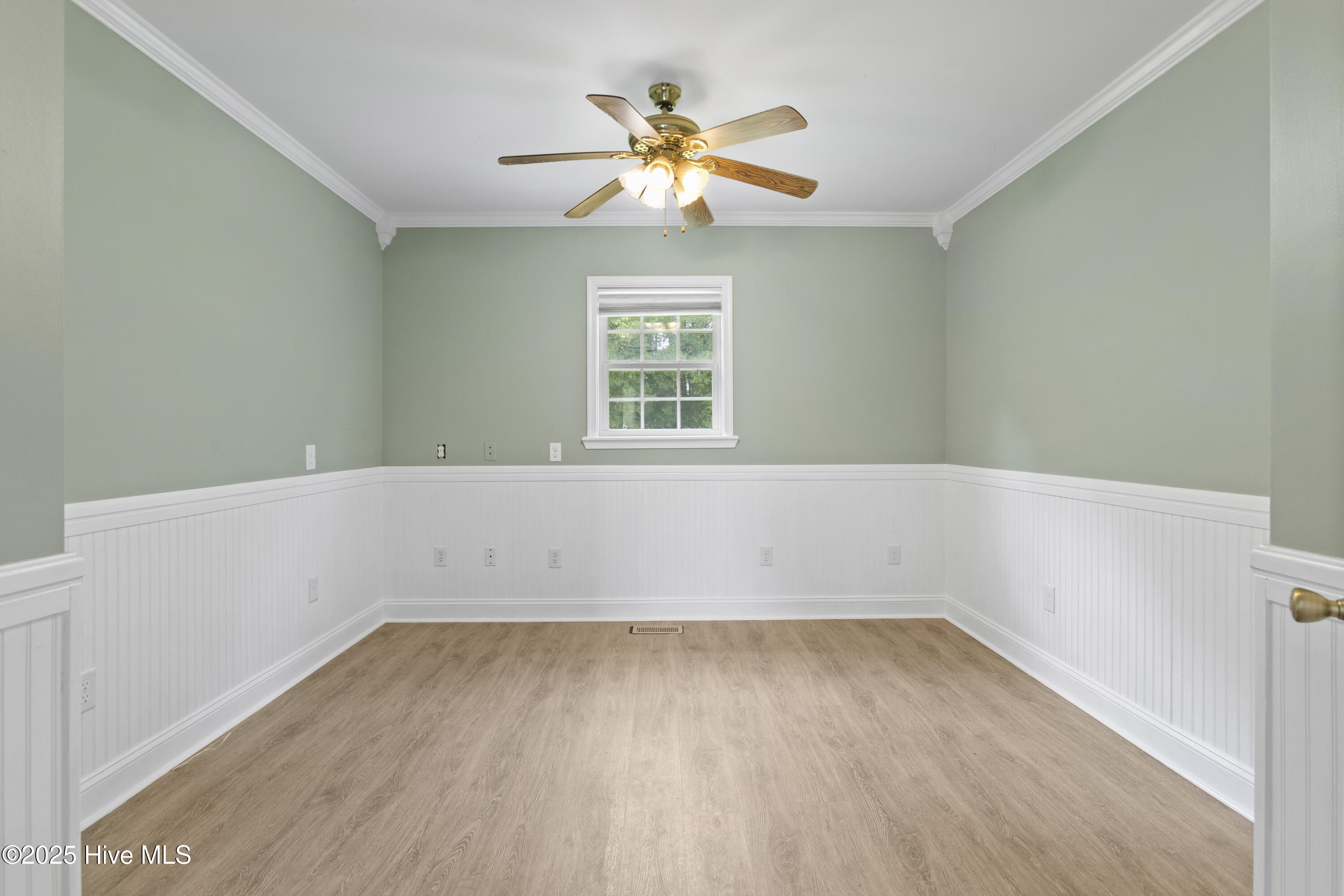 100540143 | Photo 13