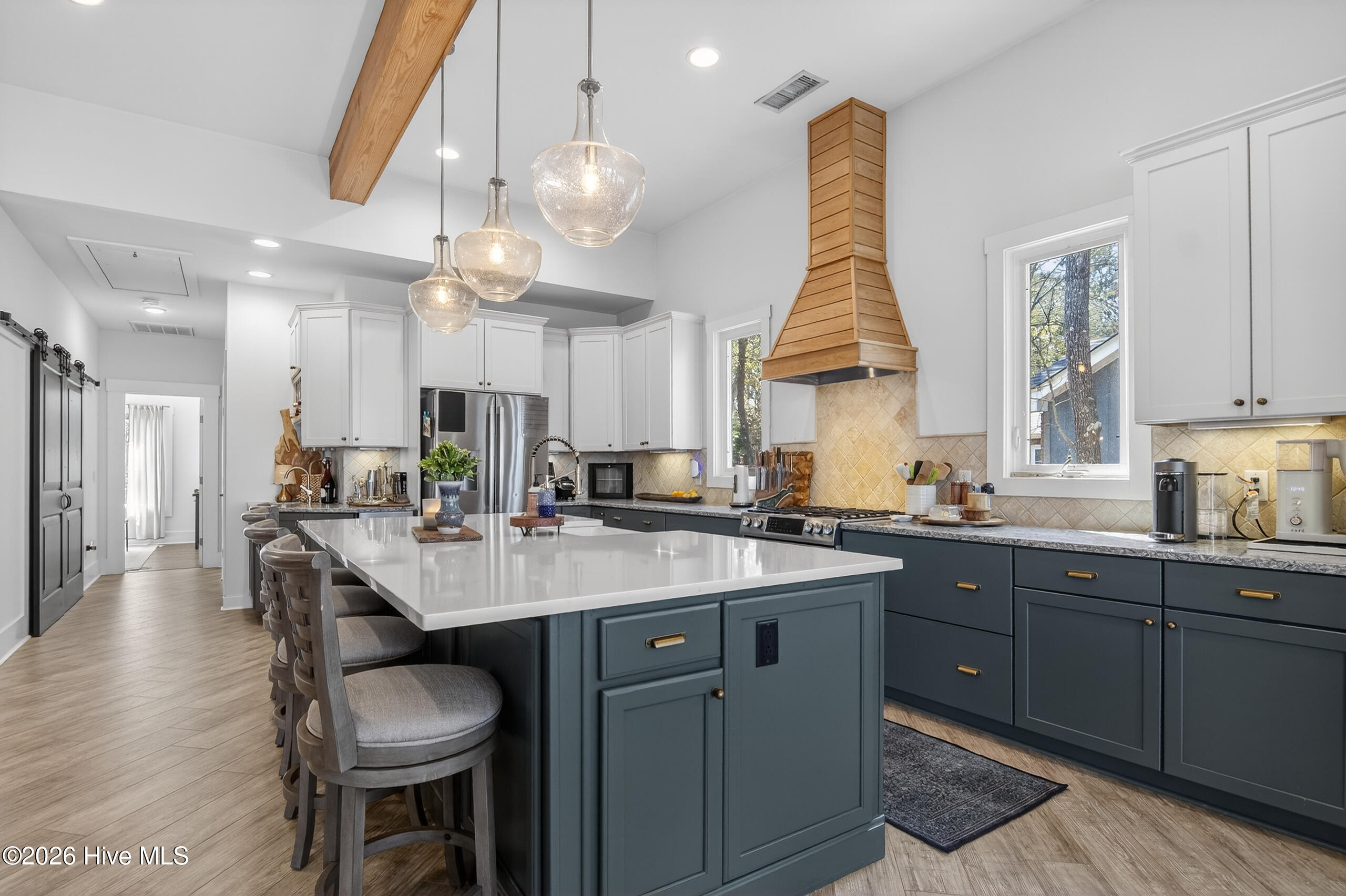 100565321 | Photo 22