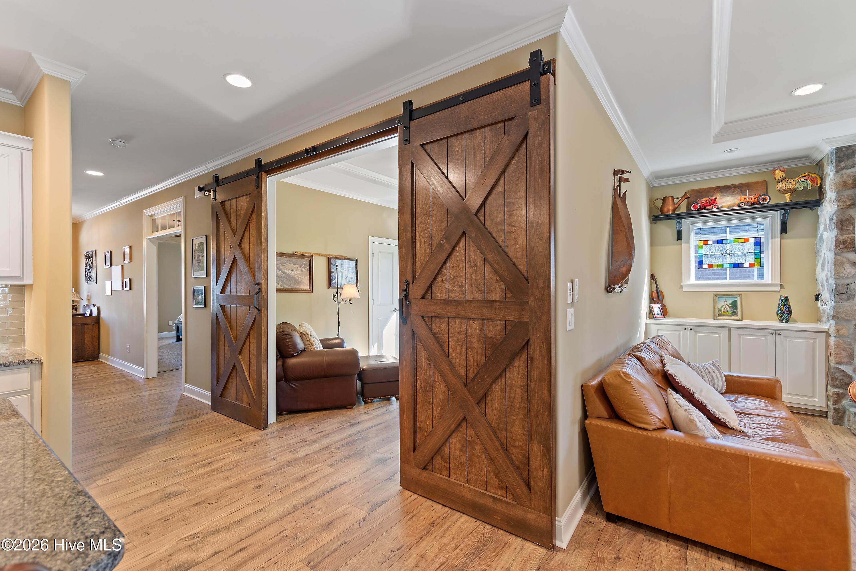 100558419 | Photo 22