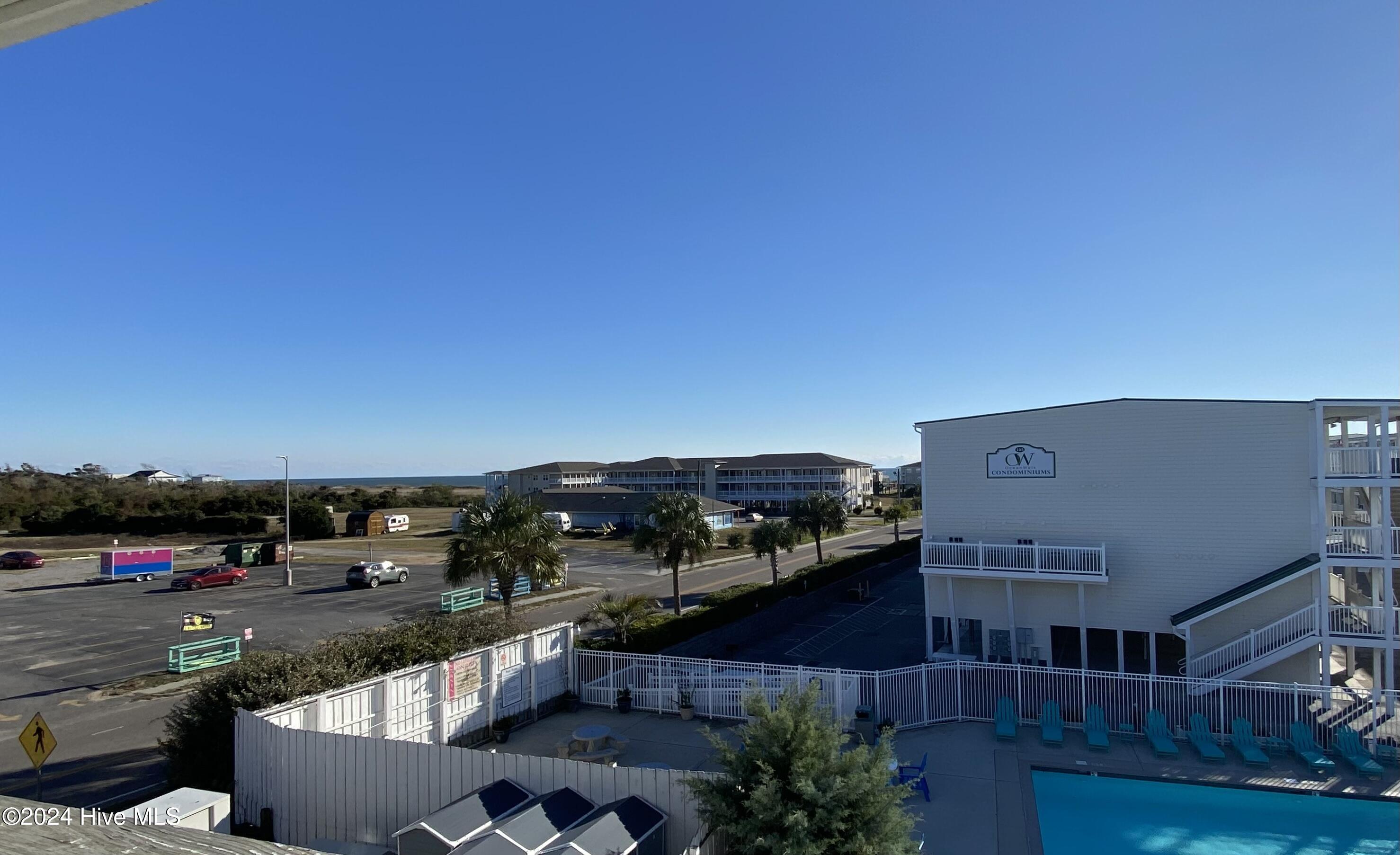 100548371 | Photo 24