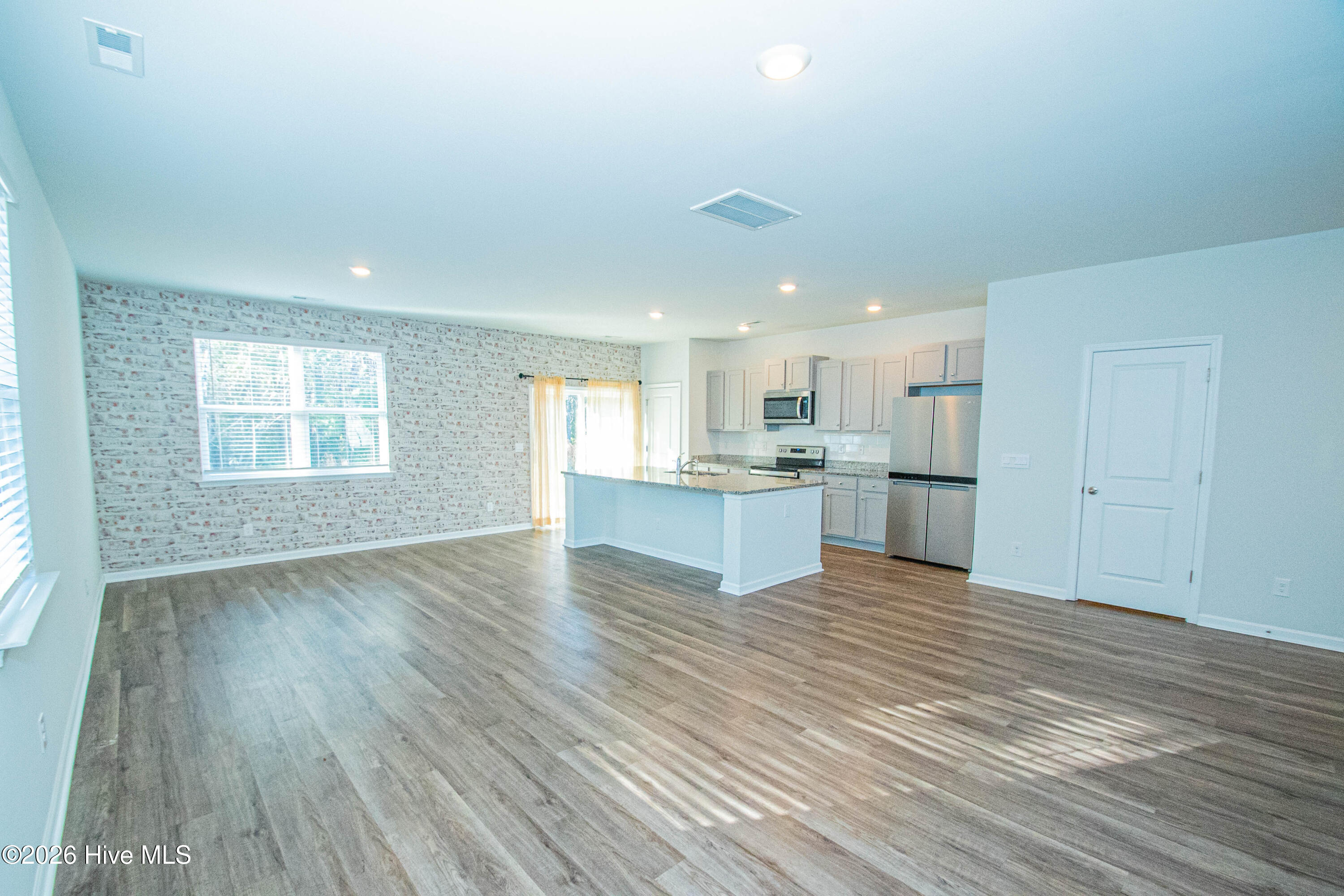 100553957 | Photo 15