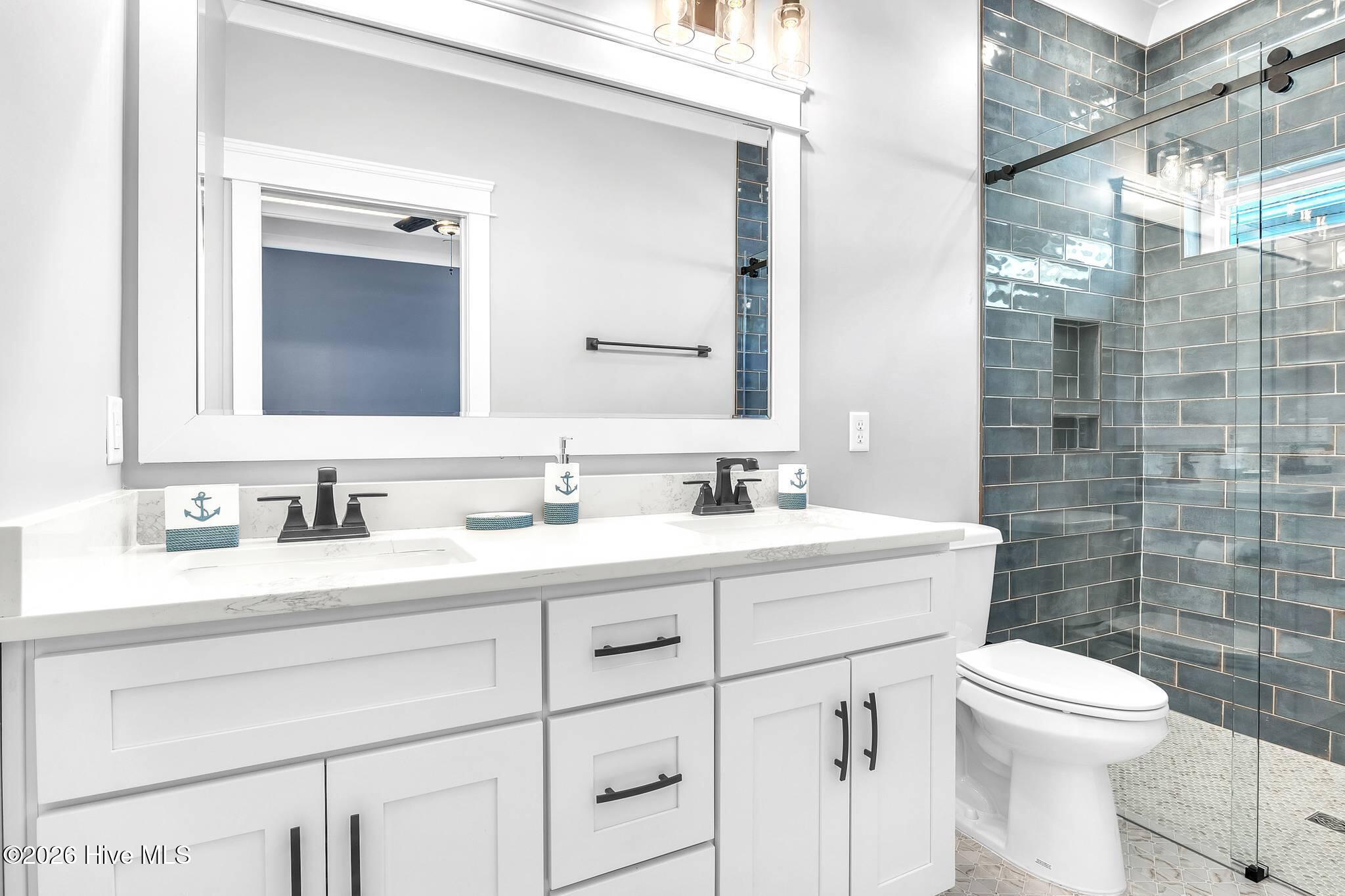 100558345 | Photo 91