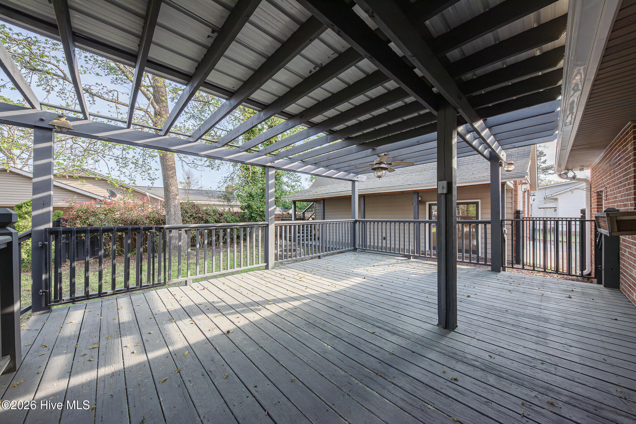 100563981 | Photo 43