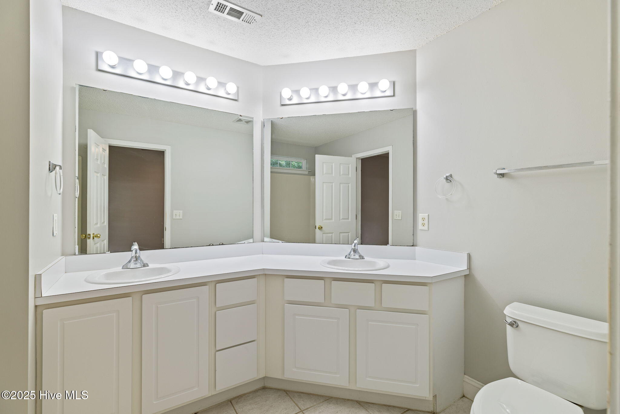 100531614 | Photo 22