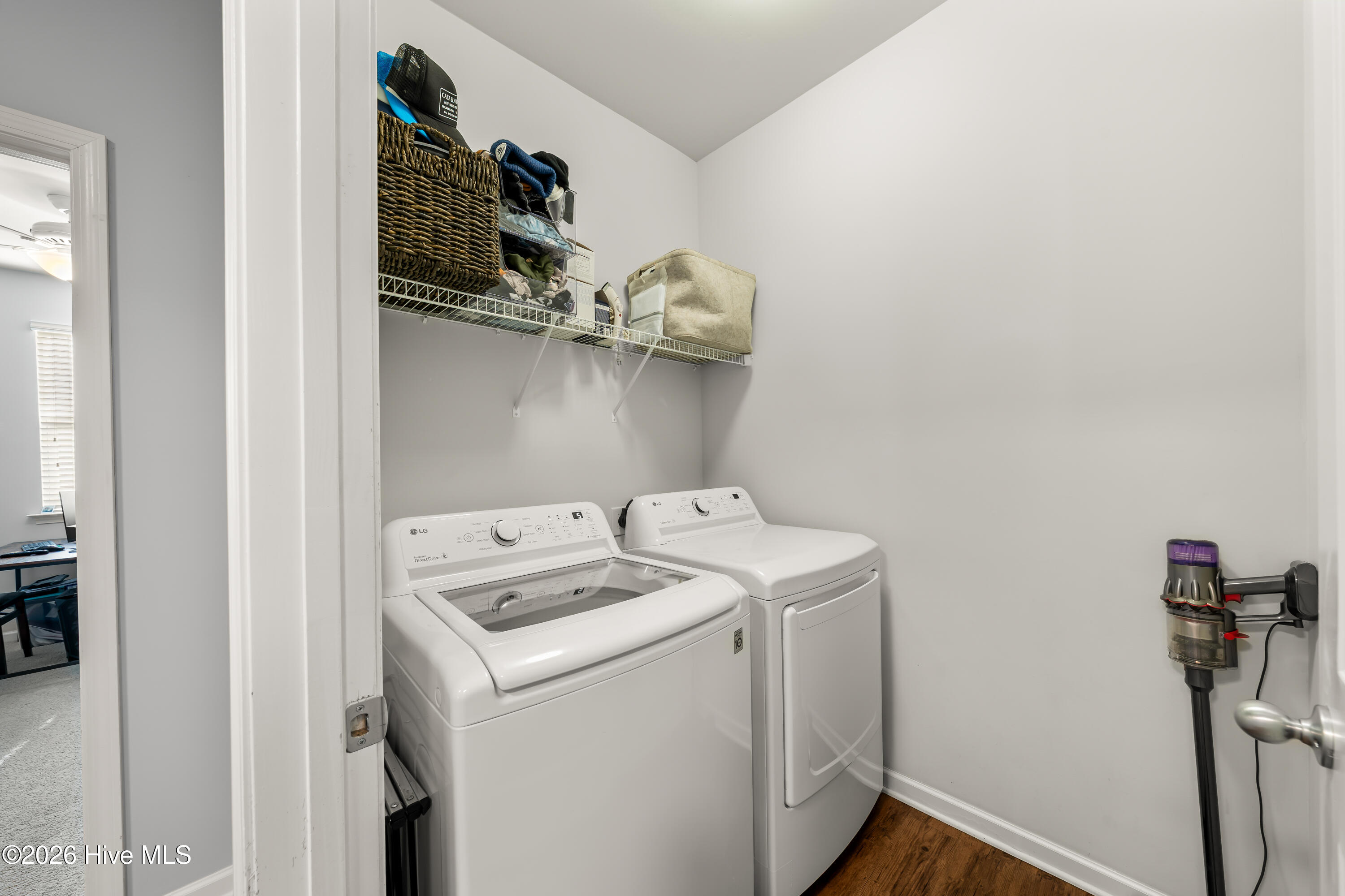 100552885 | Photo 26