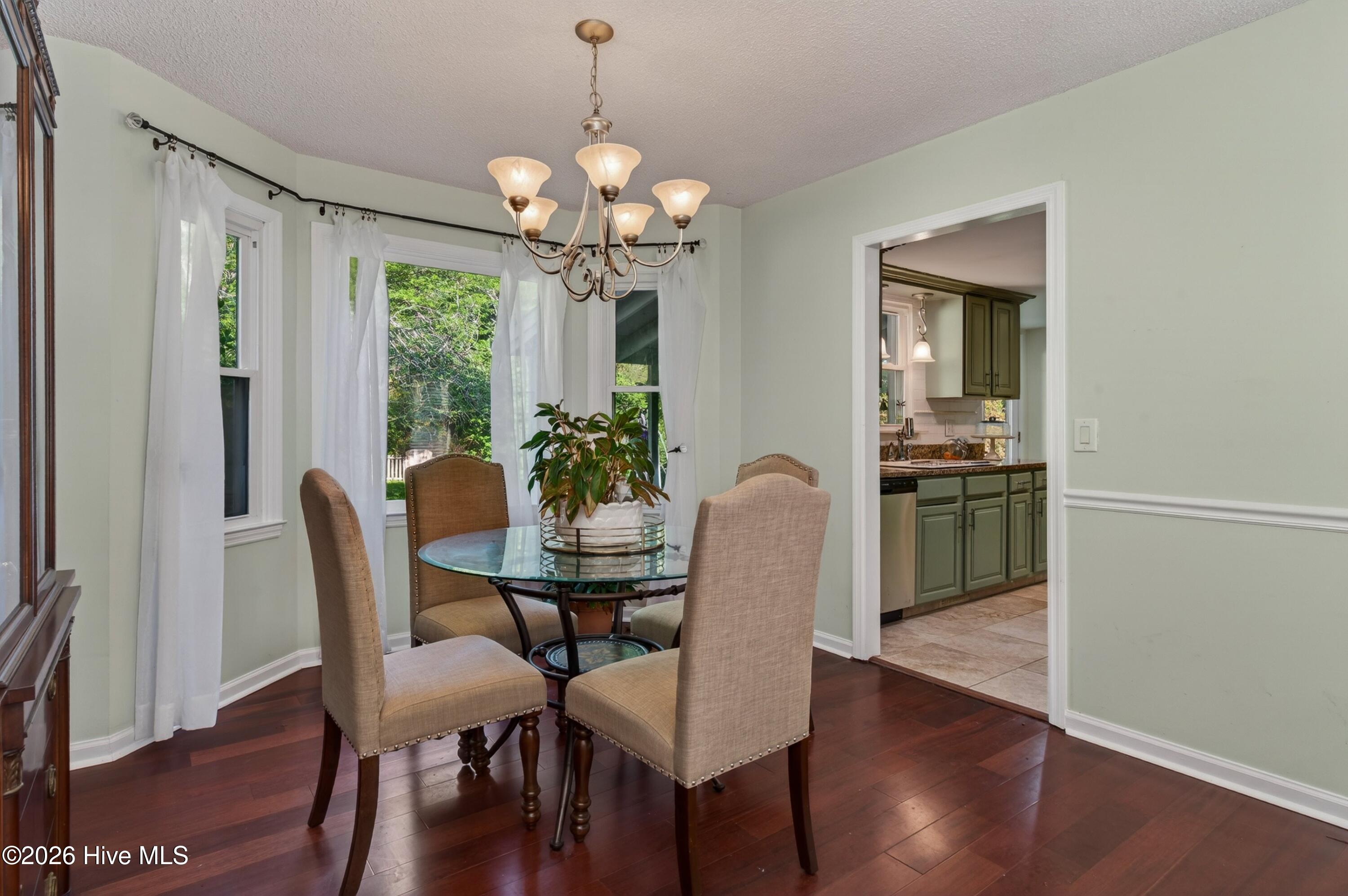 100569160 | Photo 15