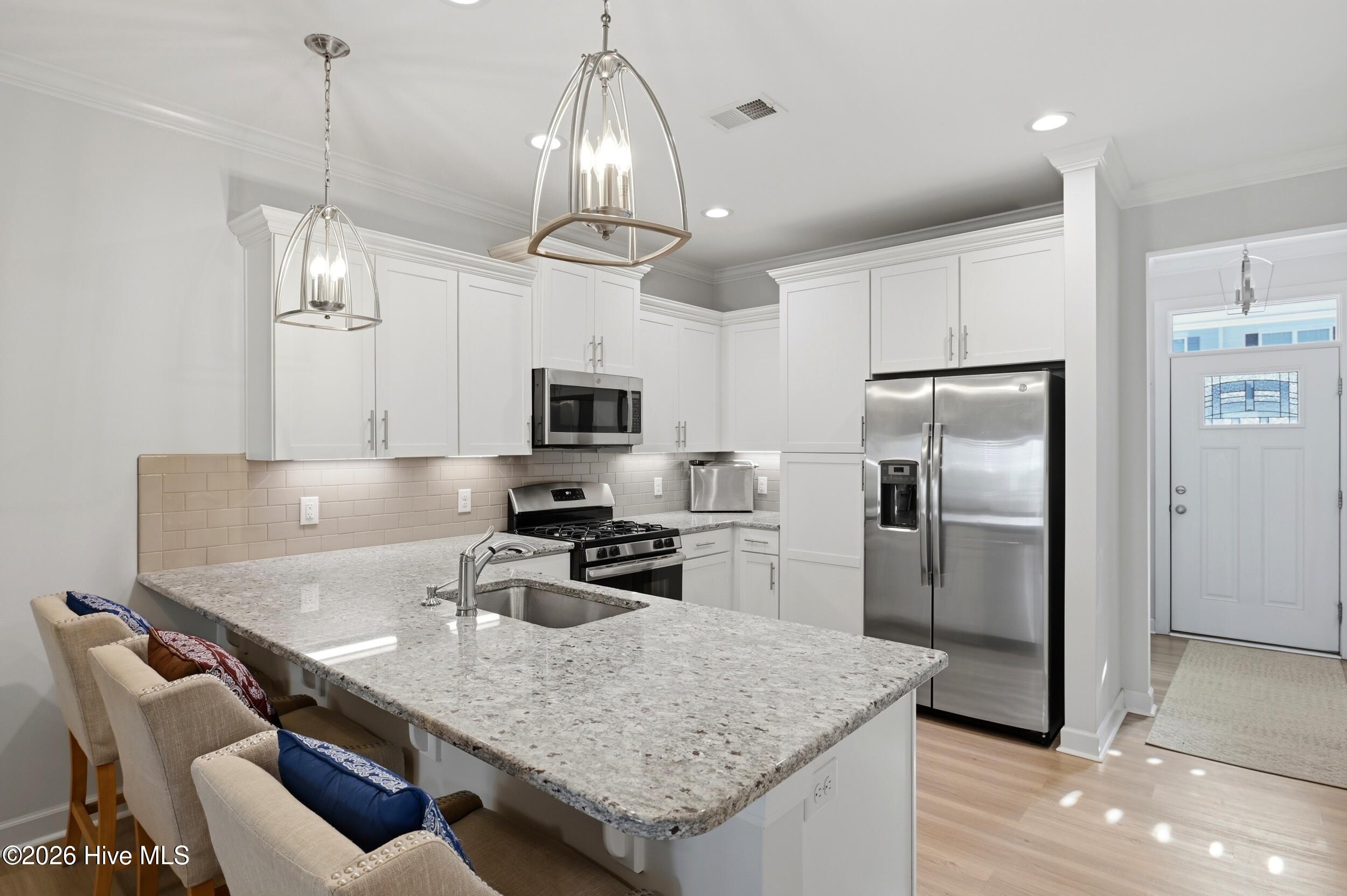 100562776 | Photo 12