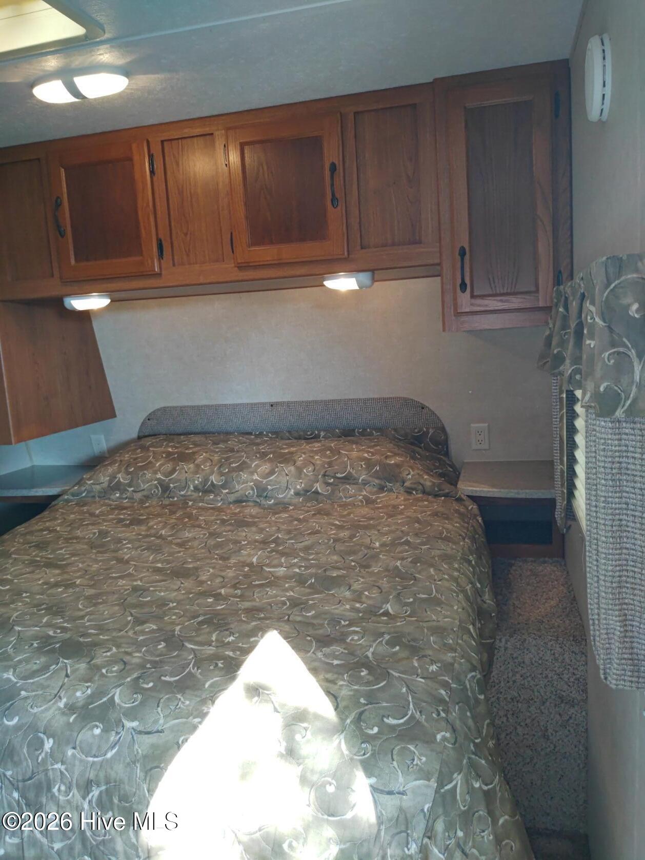 100567863 | Photo 32