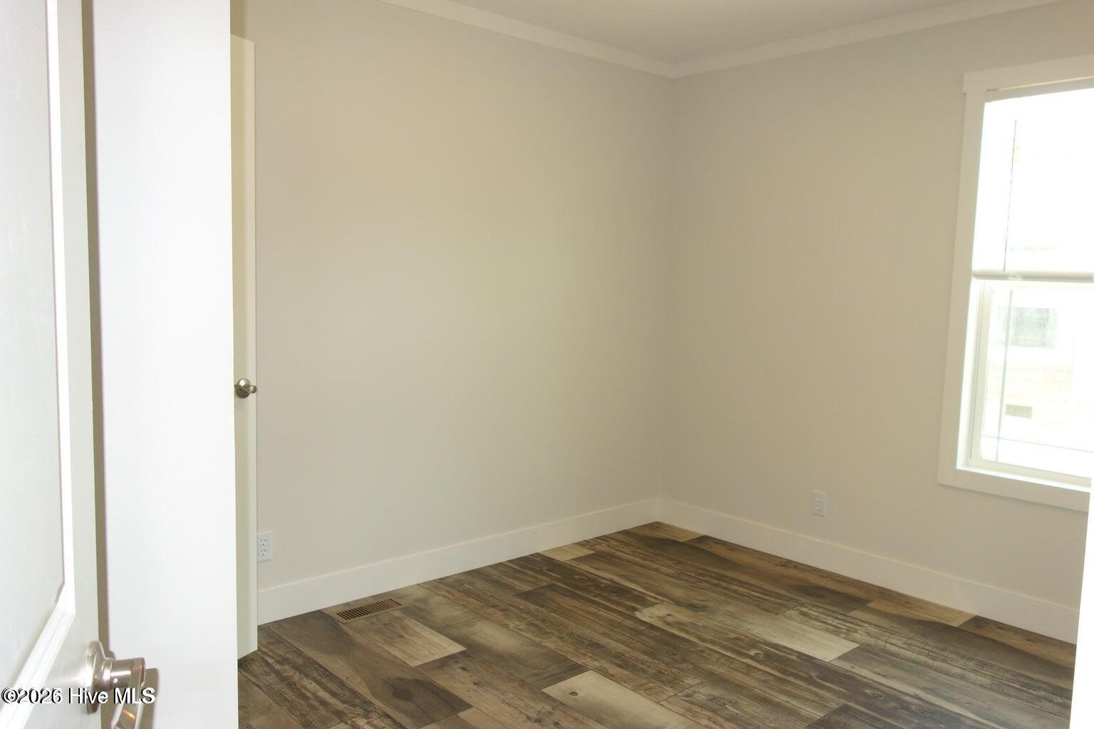 100569266 | Photo 19